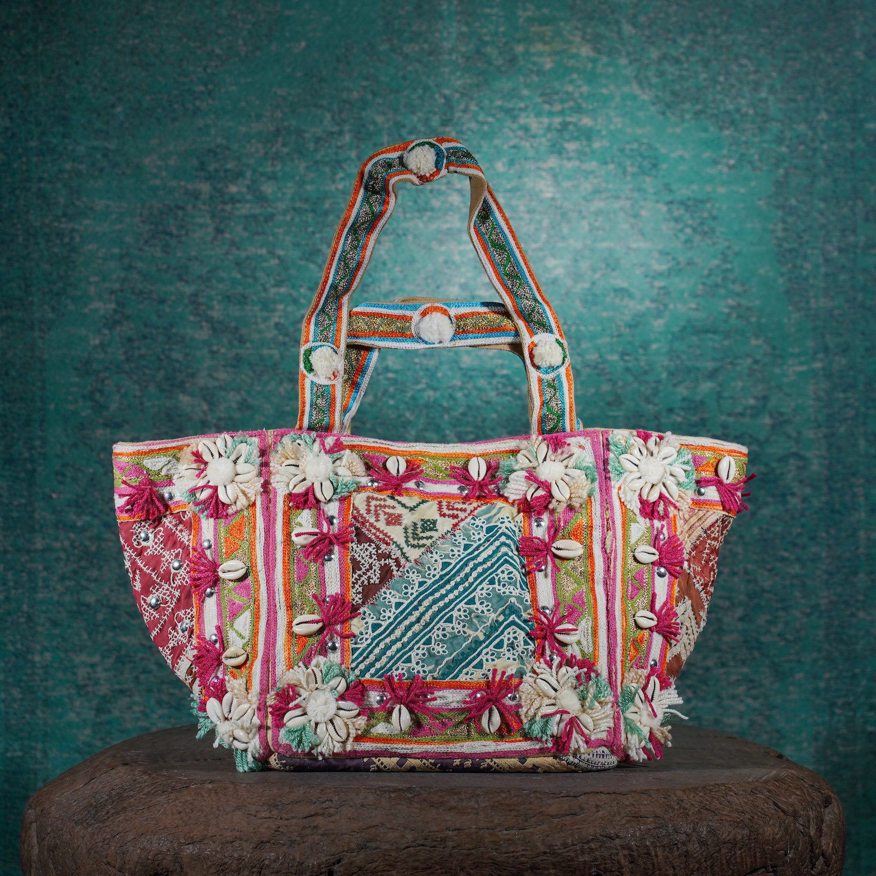 Beige Cowrie Shell Tote 005