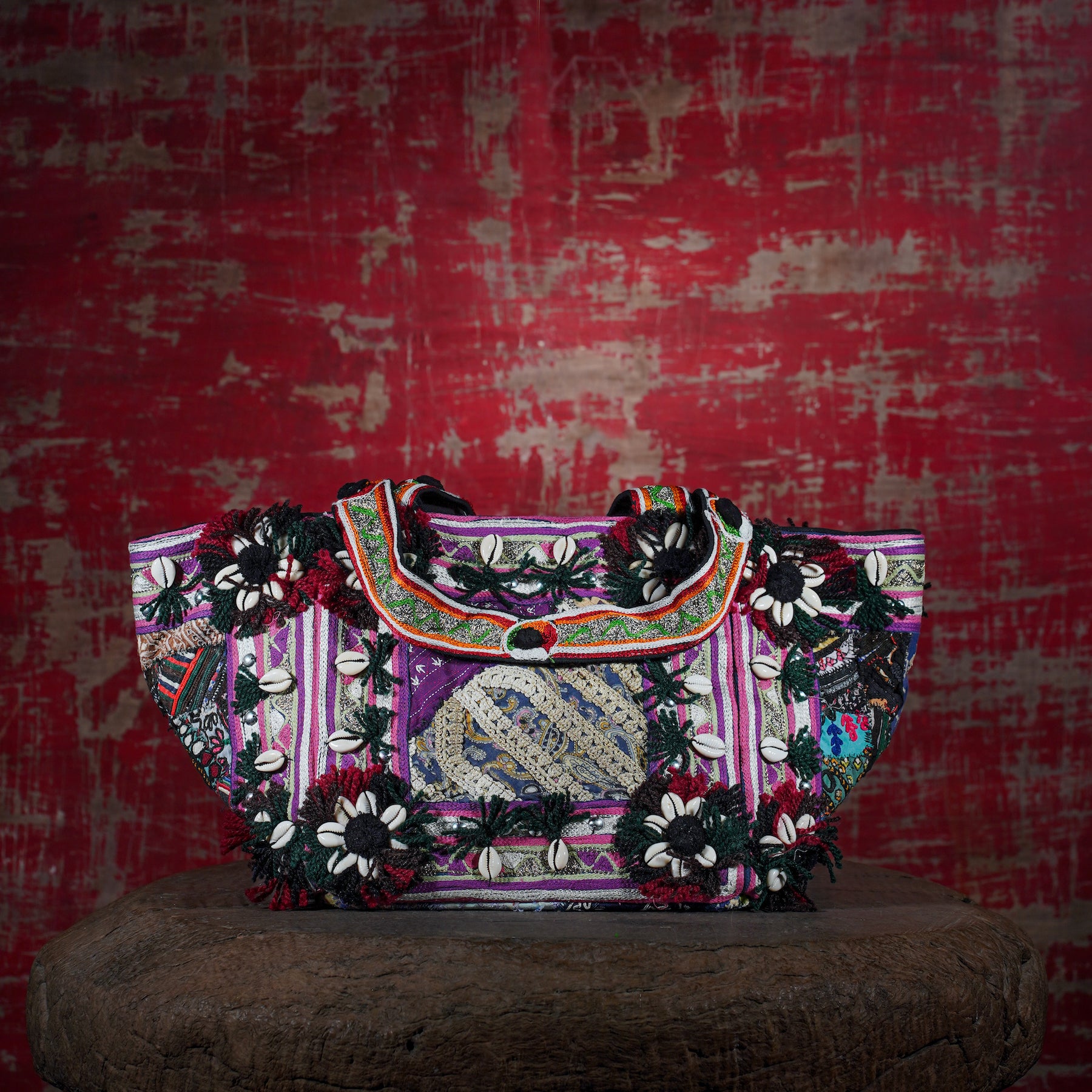 Black Cowrie Shell Tote 004