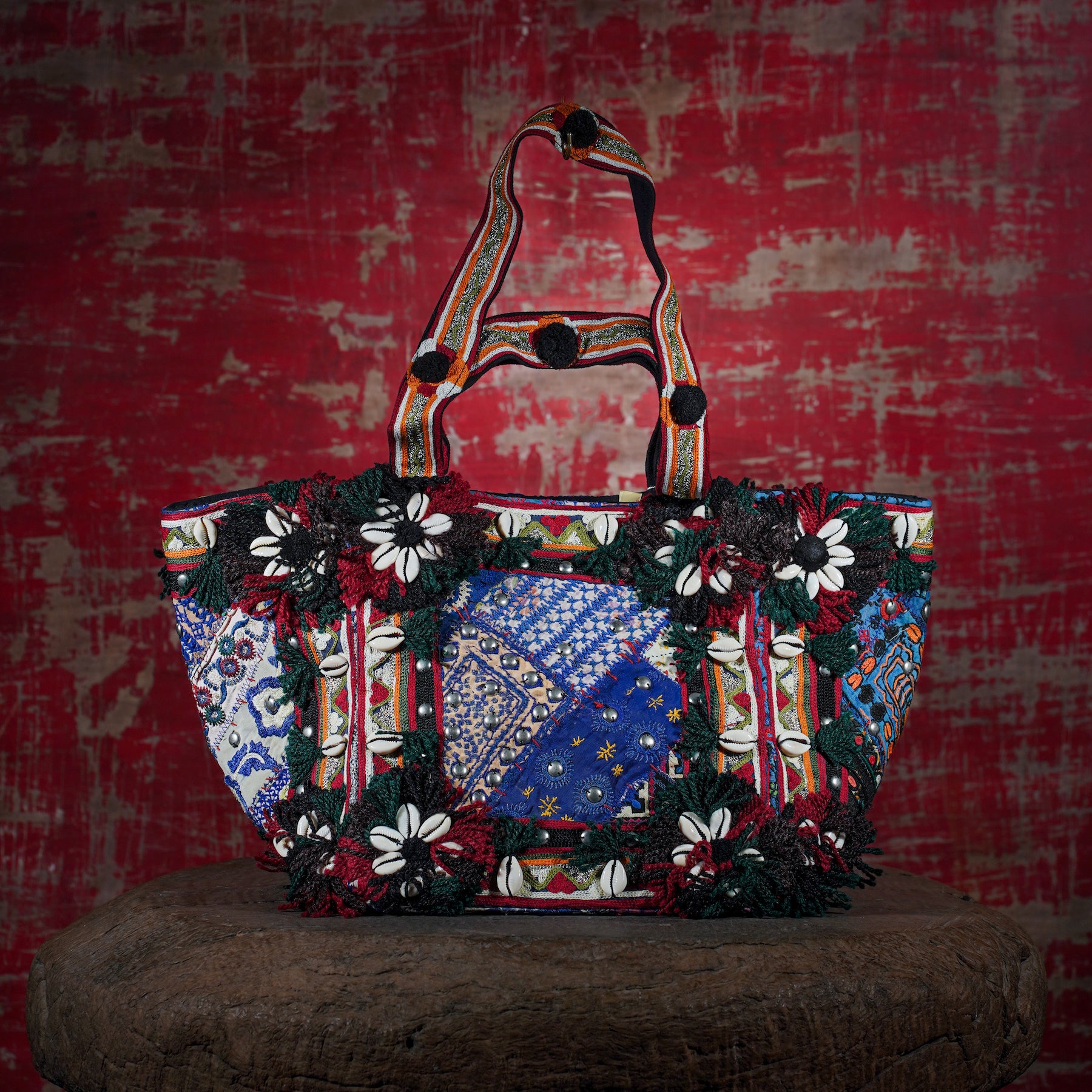 Black Cowrie Shell Tote 005