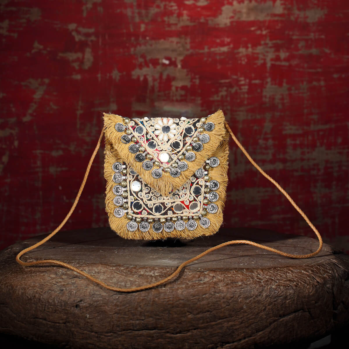Beige Hichki Minion Clutch 002