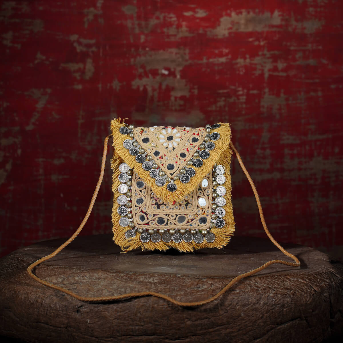 Beige Hichki Minion Clutch 003