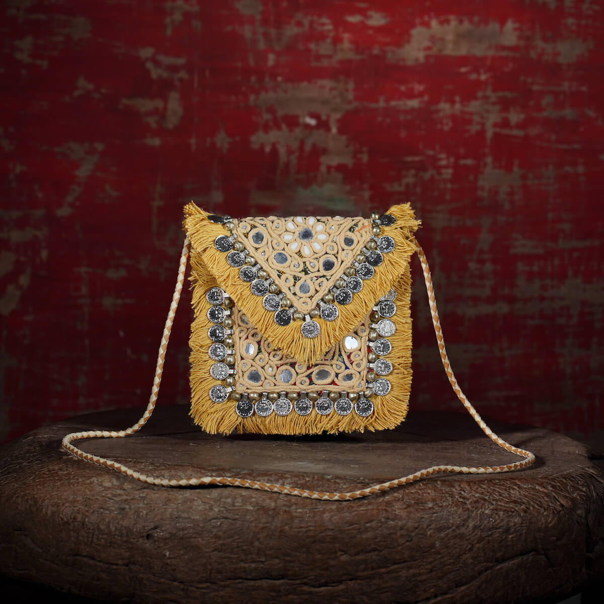 Beige Hichki Minion Clutch 004