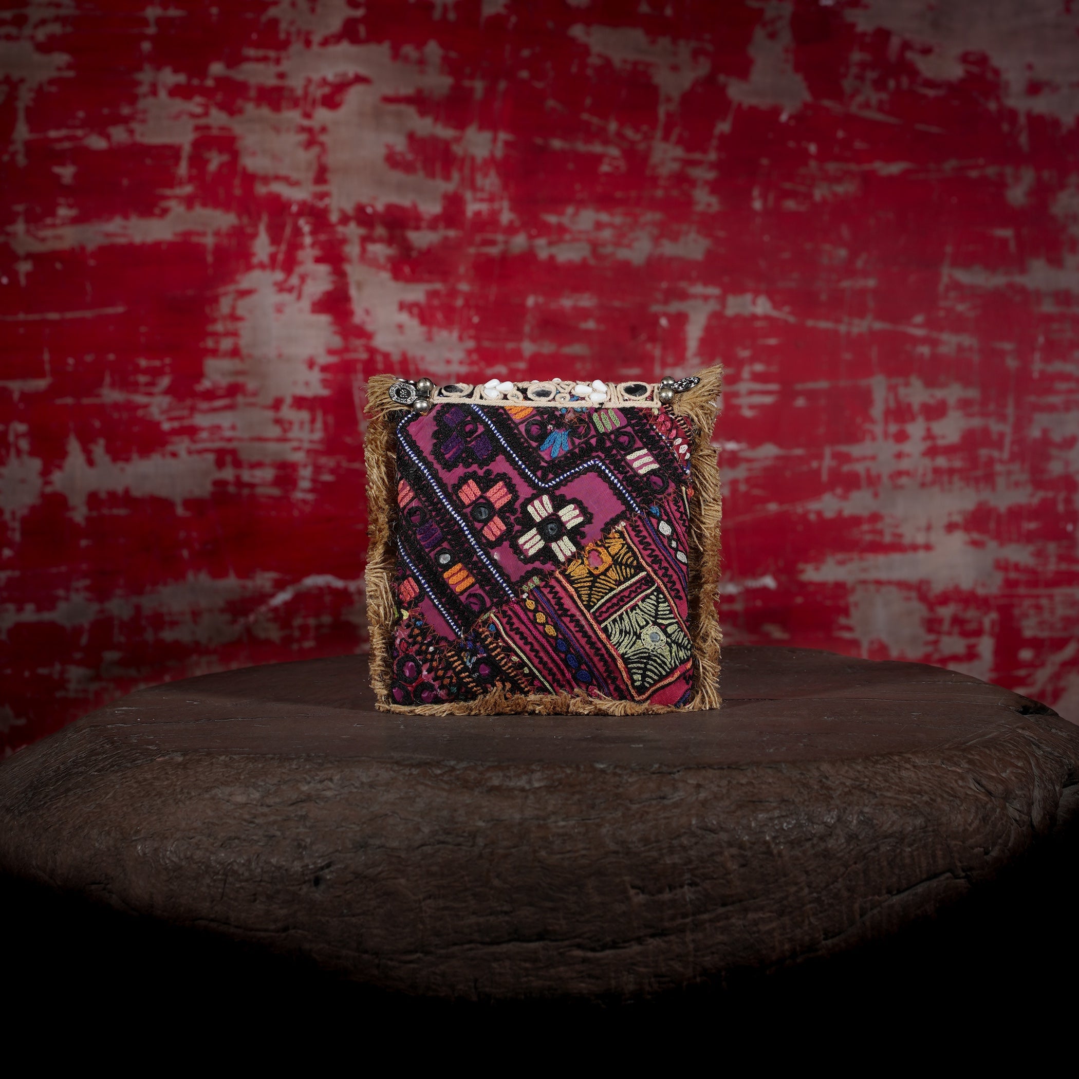 Beige Hichki Minion Clutch 016