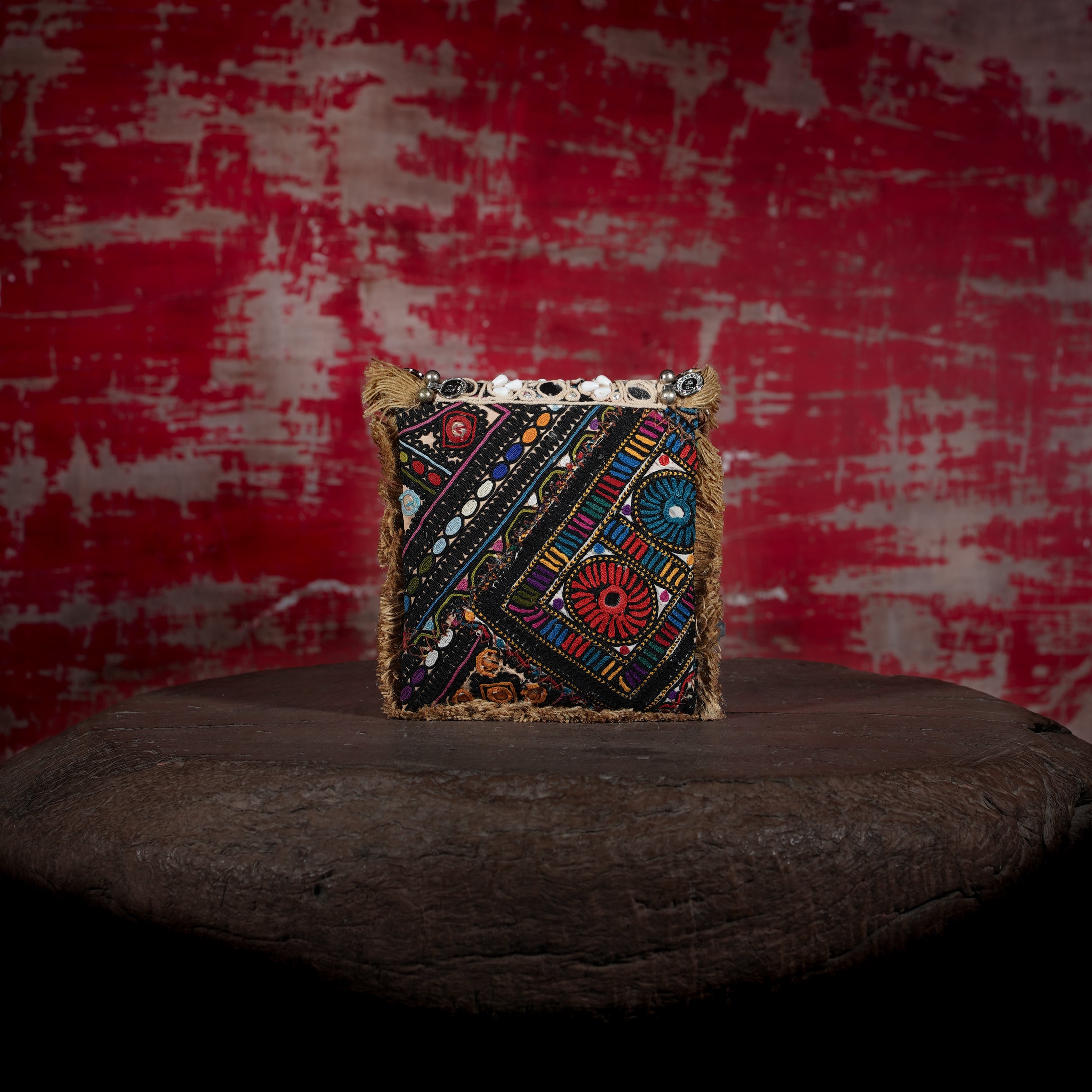 Beige Hichki Minion Clutch 023