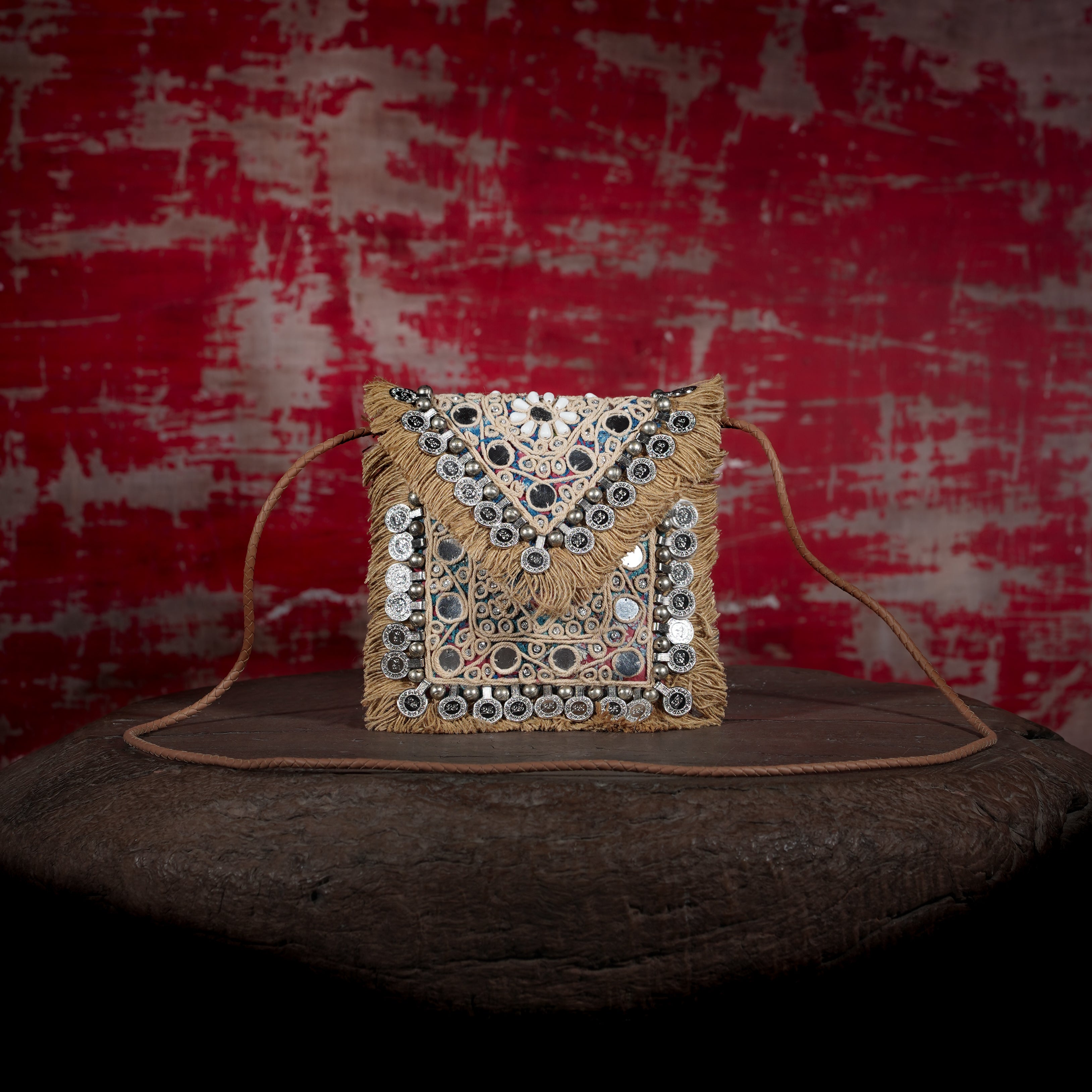 Beige Hichki Minion Clutch 025