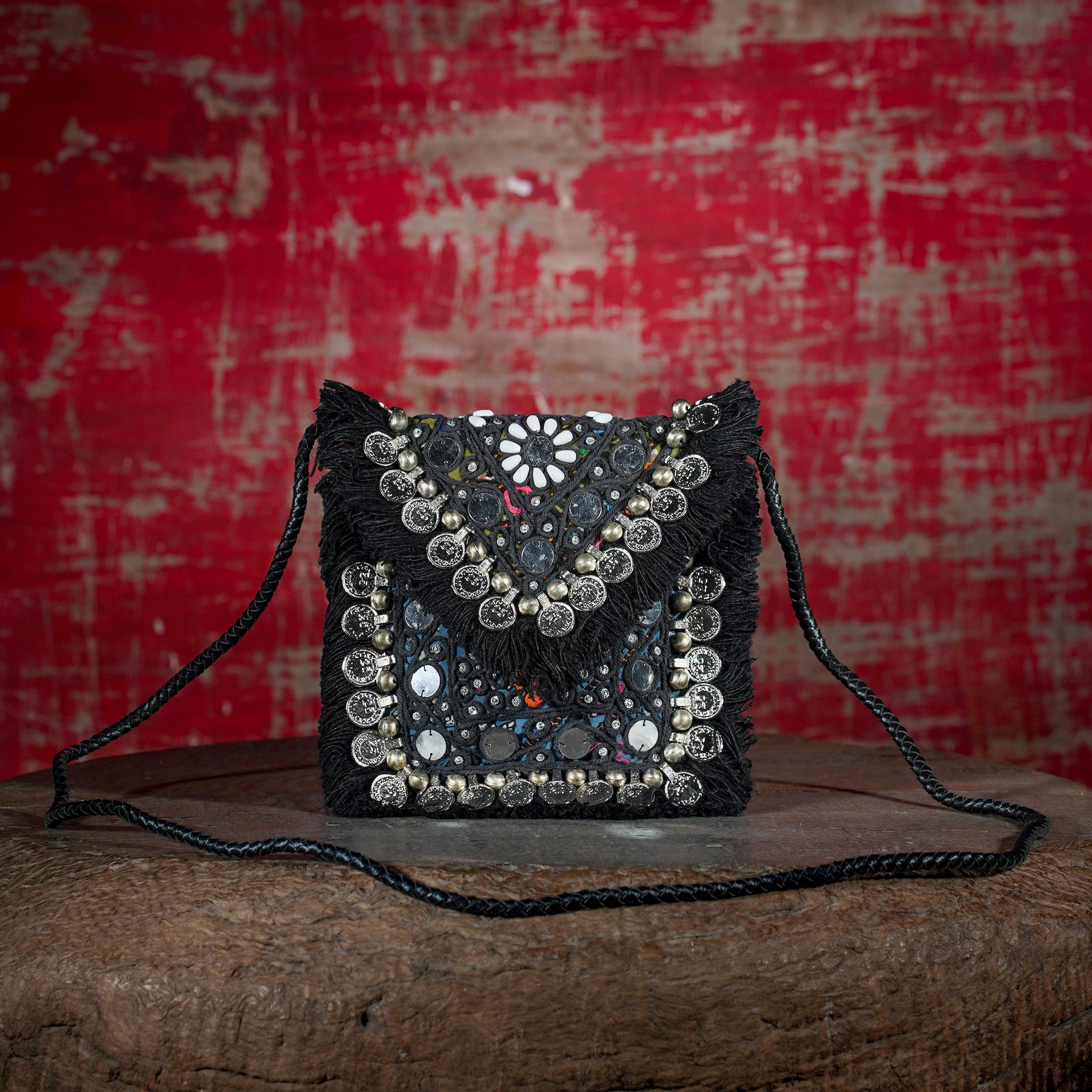Black Hichki Minion Clutch 010