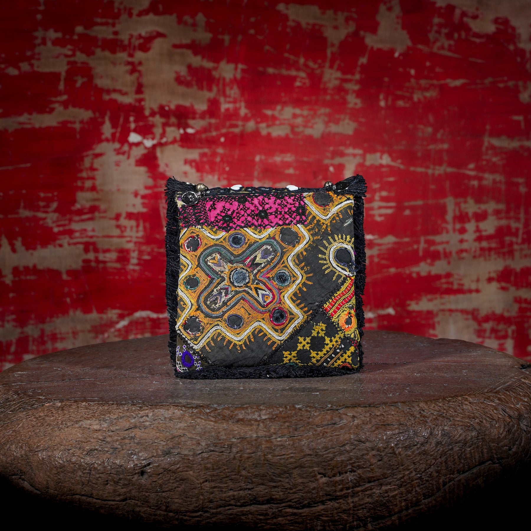 Black Hichki Minion Clutch 011