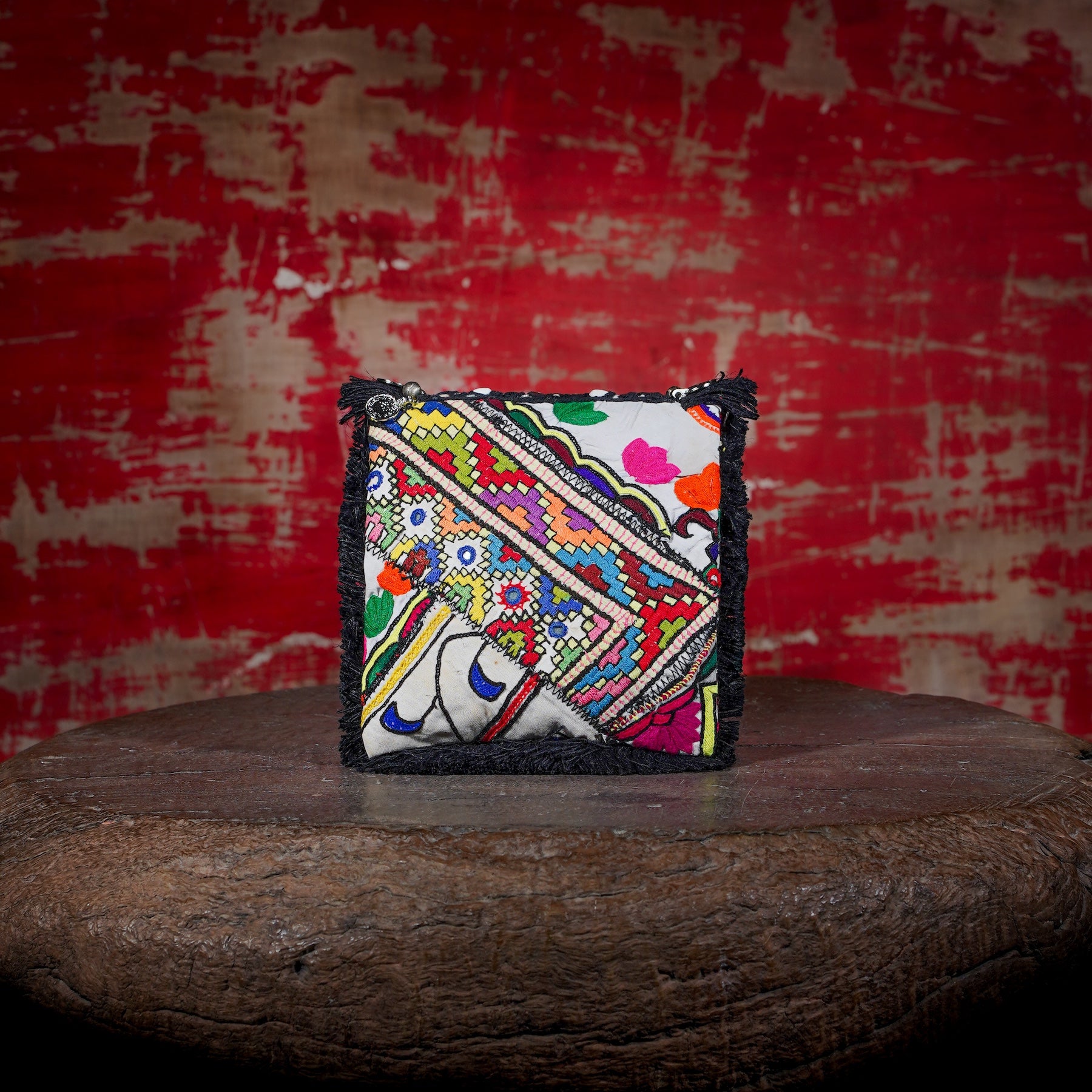 Black Hichki Minion Clutch 012