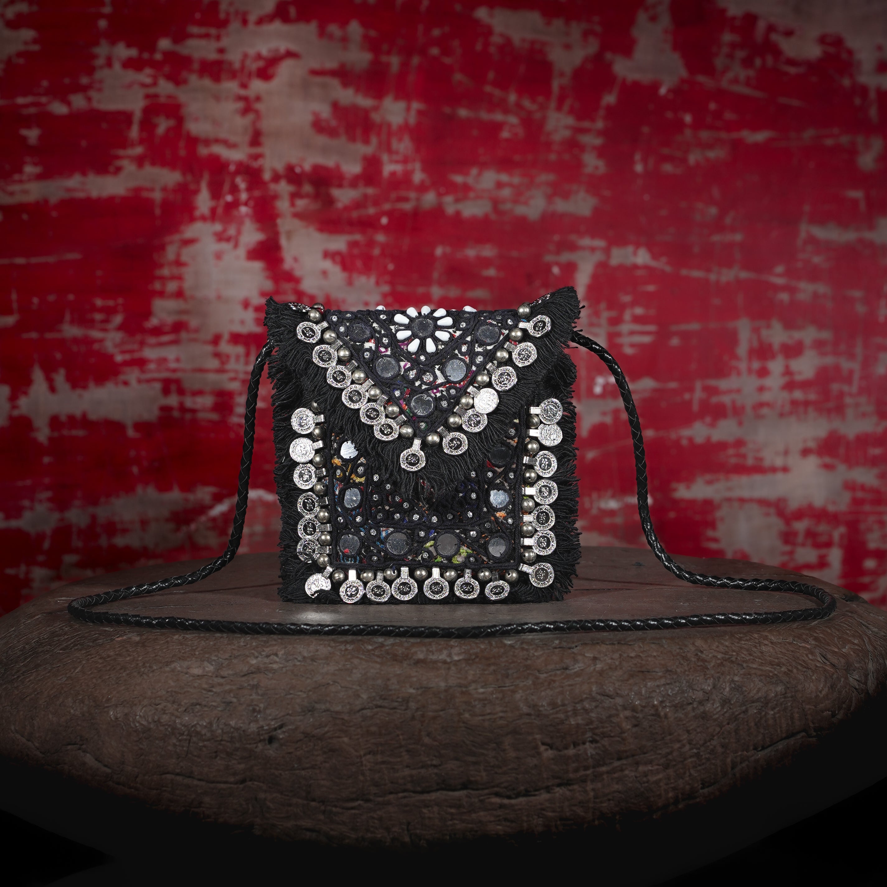 Black Hichki Minion Clutch 016