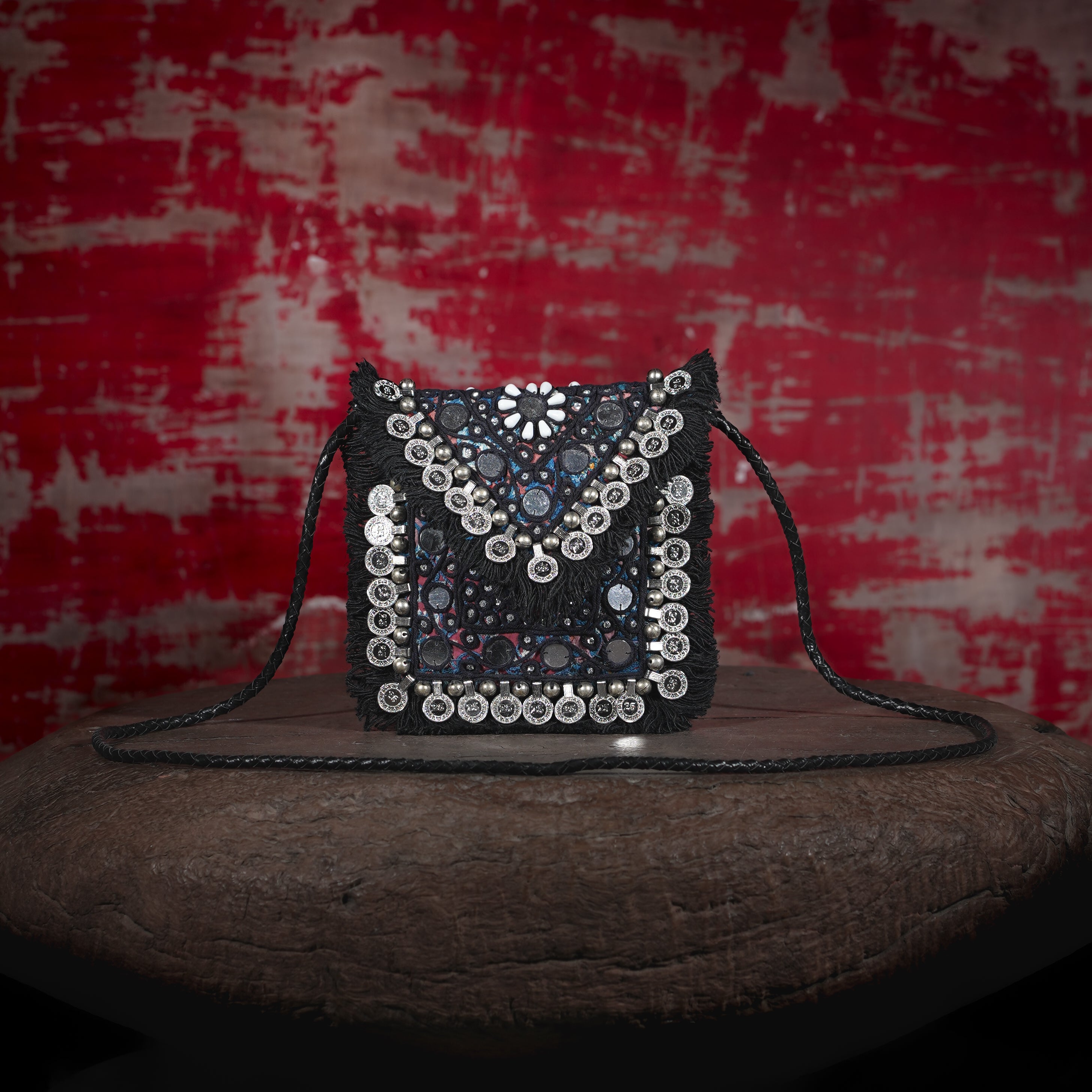 Black Hichki Minion Clutch 017