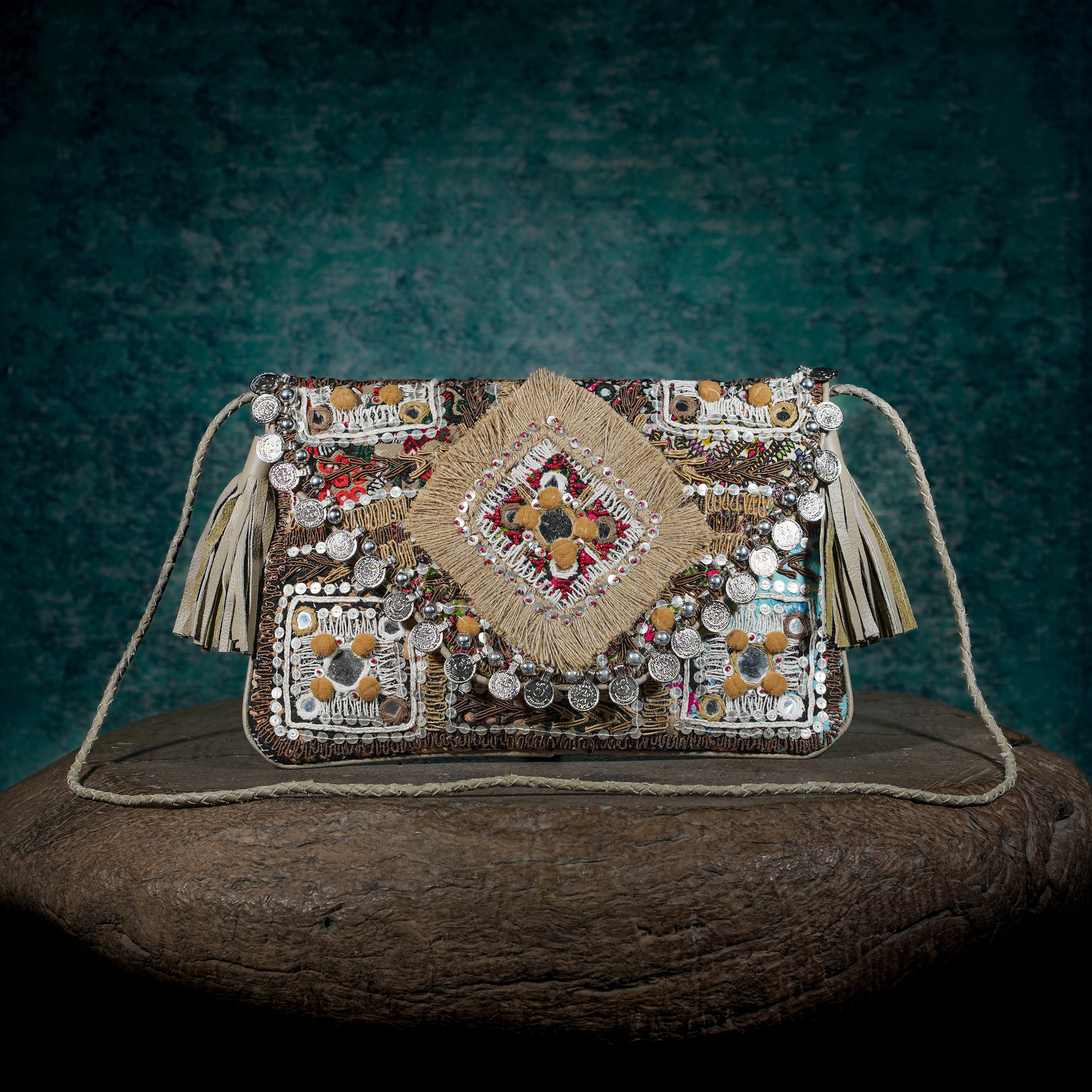 Beige Kalbelia Clutch 011