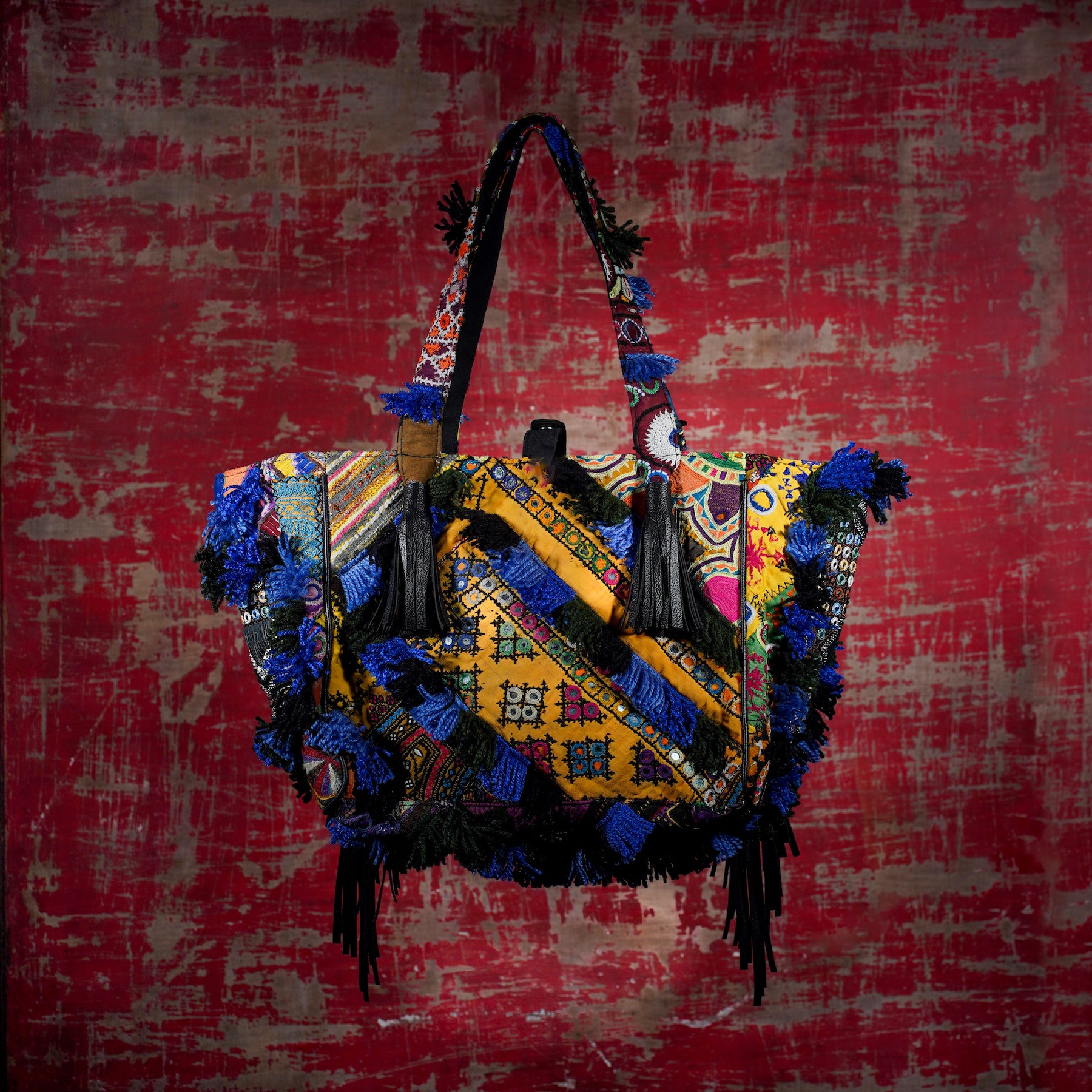 Black Papaya Fringe Tote 006