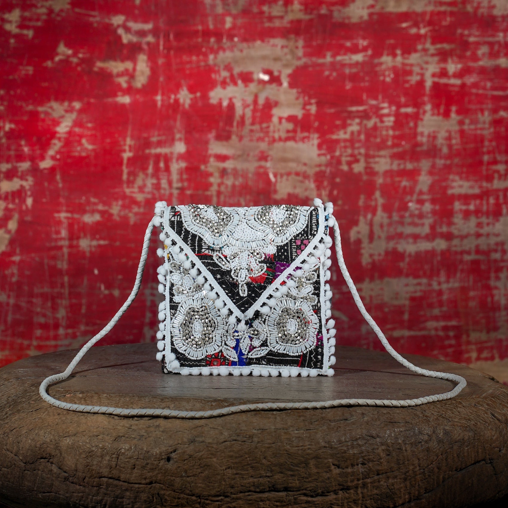 White Sitara Minion Clutch 006