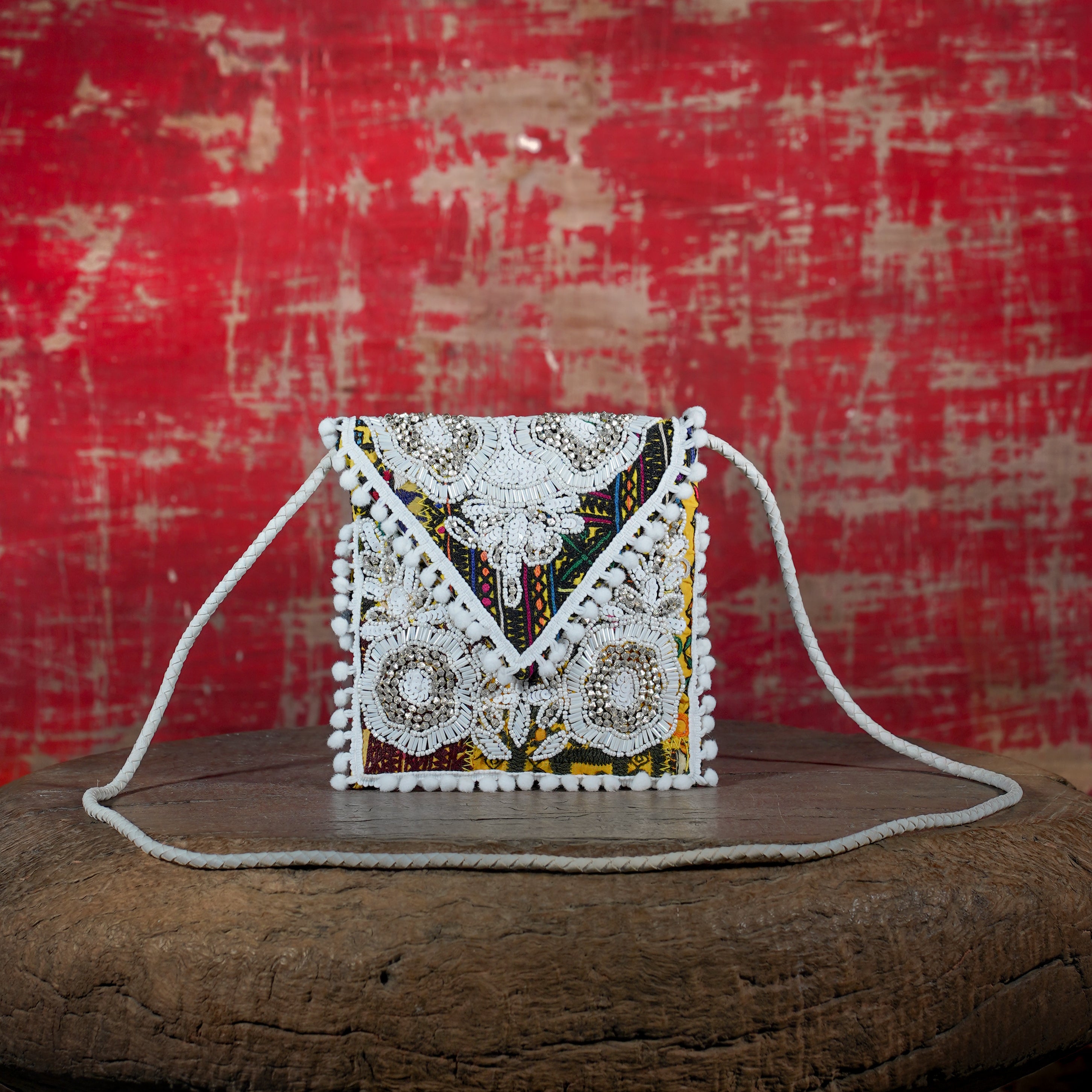 White Sitara Minion Clutch 009