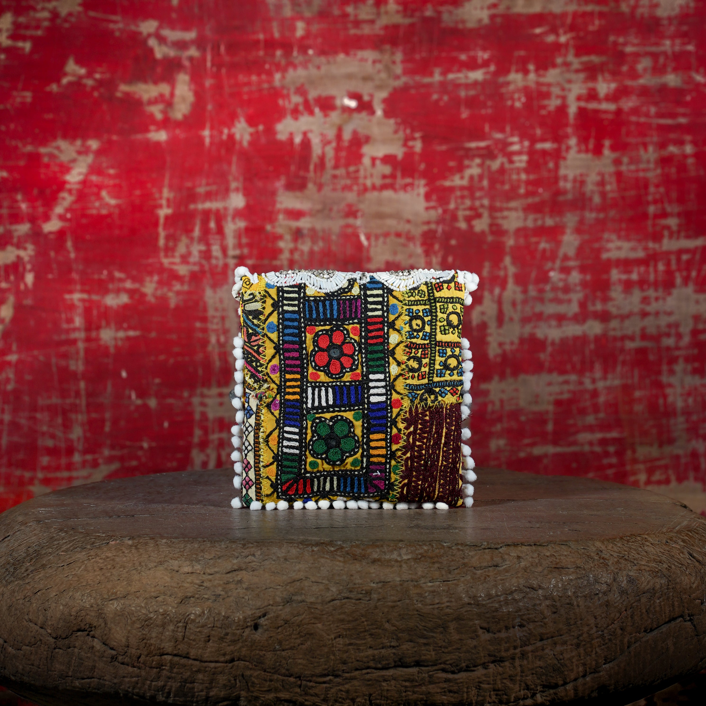 White Sitara Minion Clutch 009