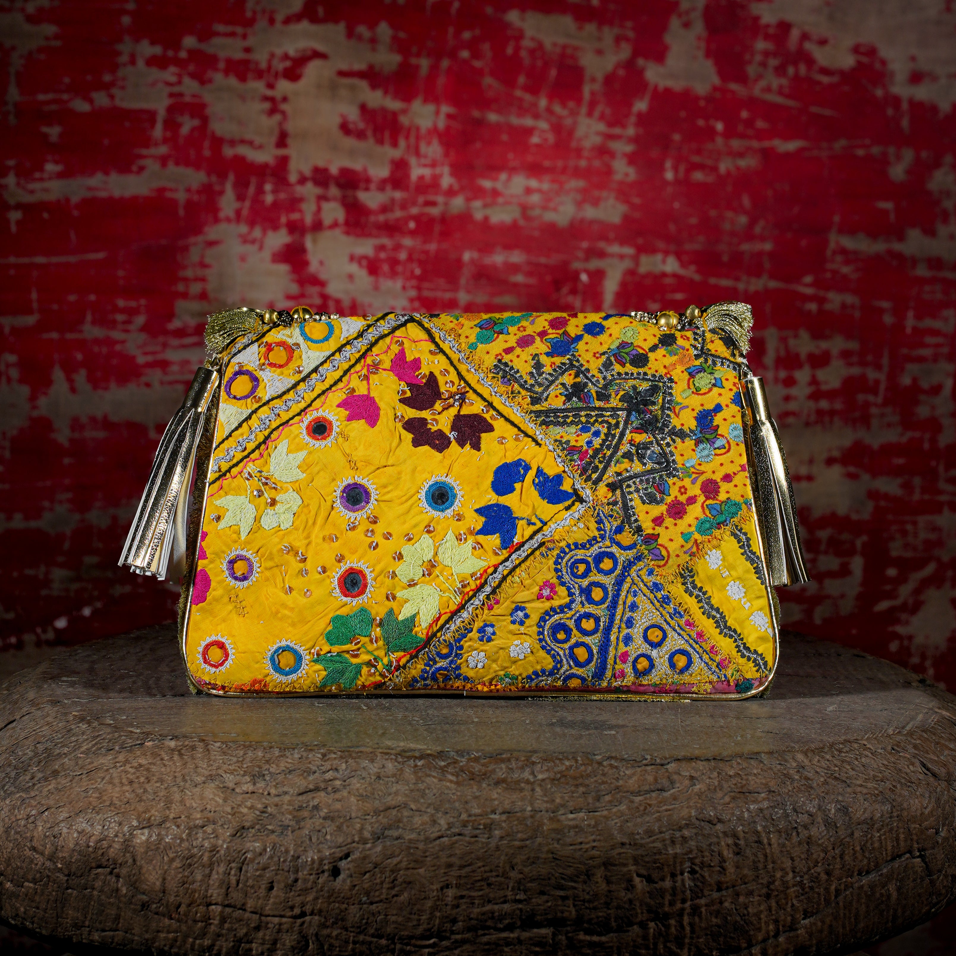 Gold Banjara Clutch 012