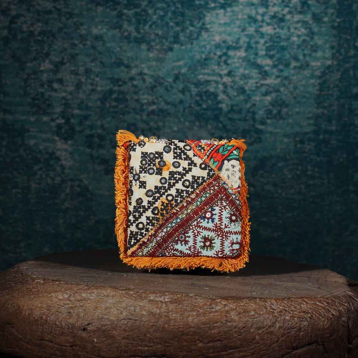 Coral Banjara Minion Clutch 002