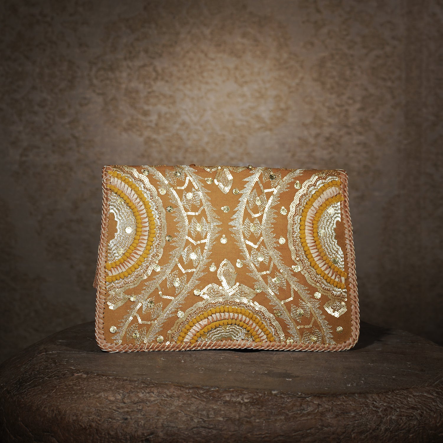 Camel Cotri Clutch