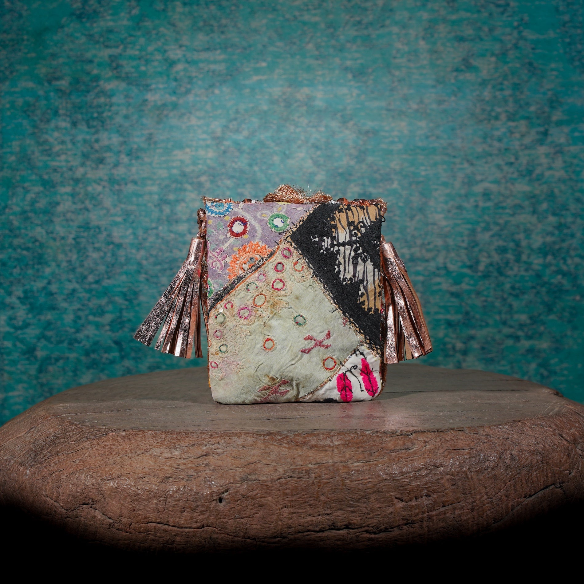 Rose Gold Festive Minion Clutch 018