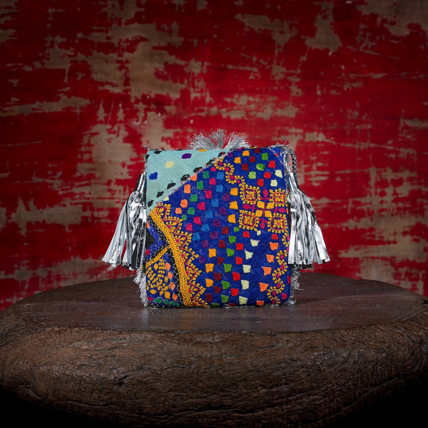 Silver Festive Minion Clutch 014