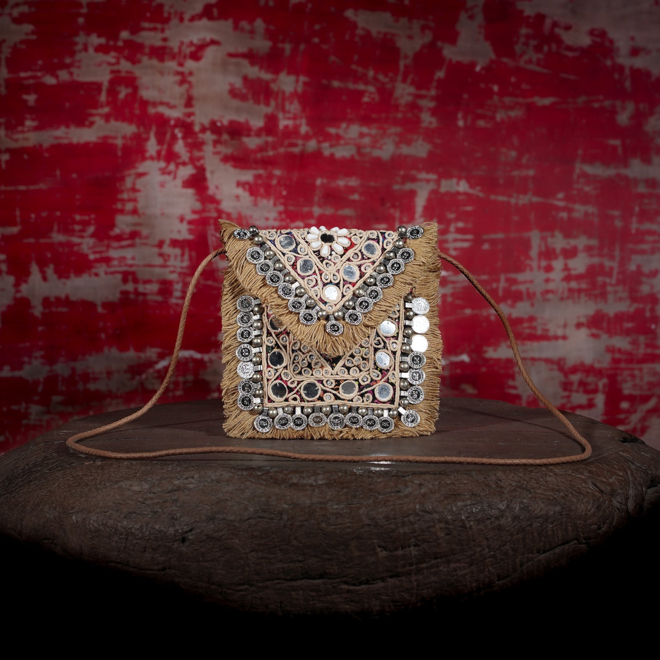 Beige Hichki Minion Clutch 016