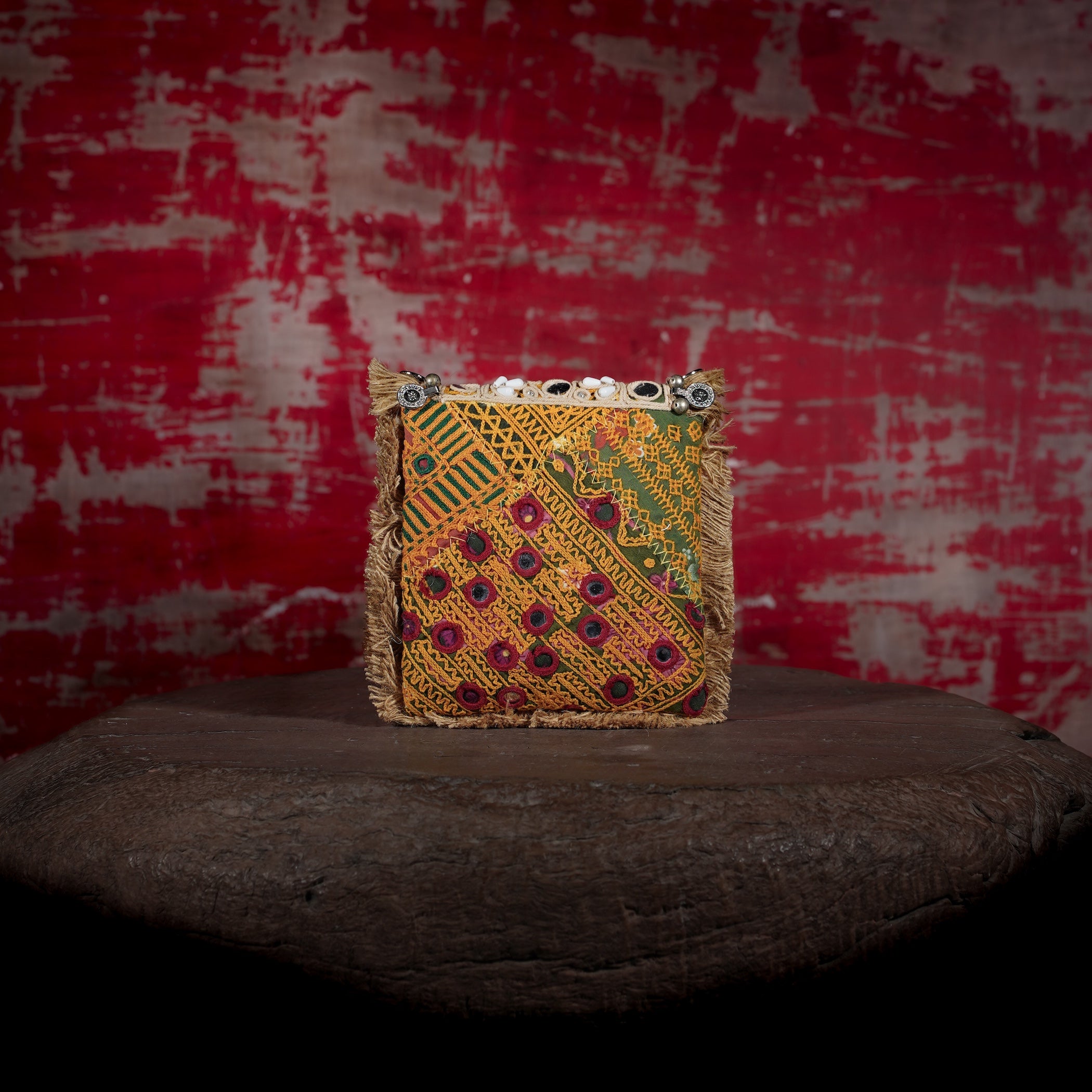 Beige Hichki Minion Clutch 018