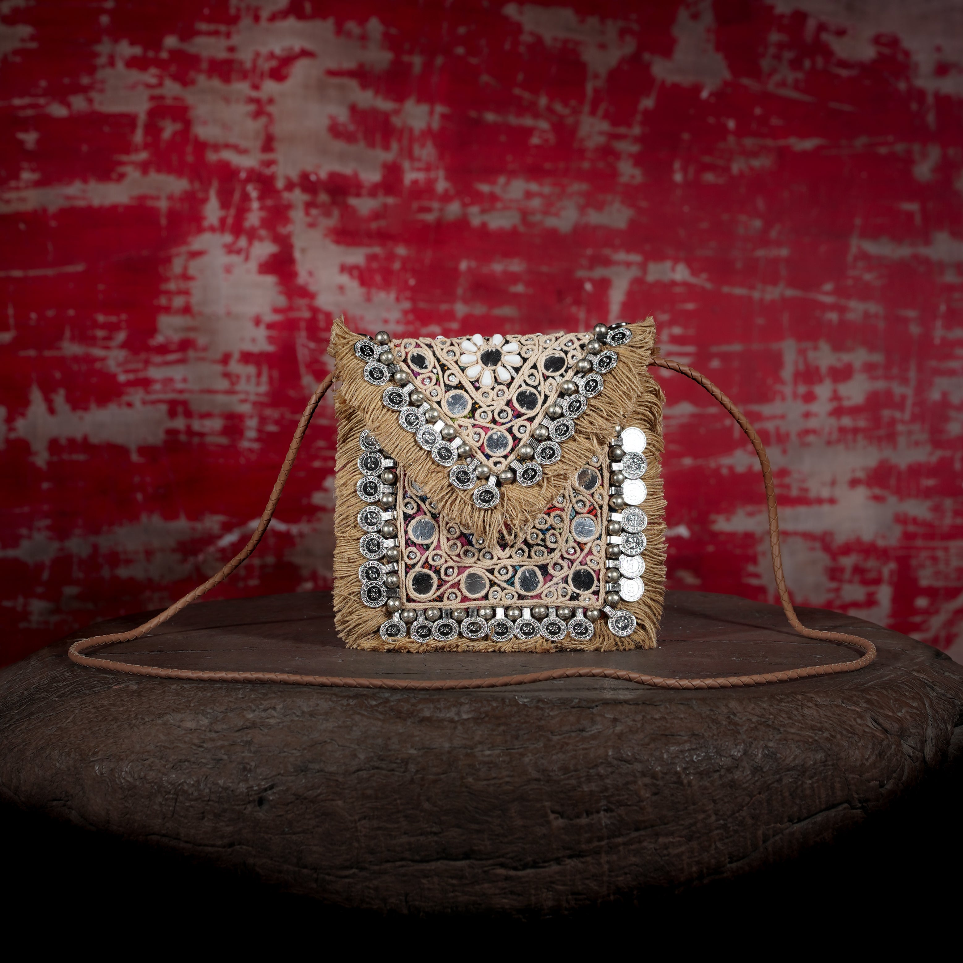Beige Hichki Minion Clutch 024