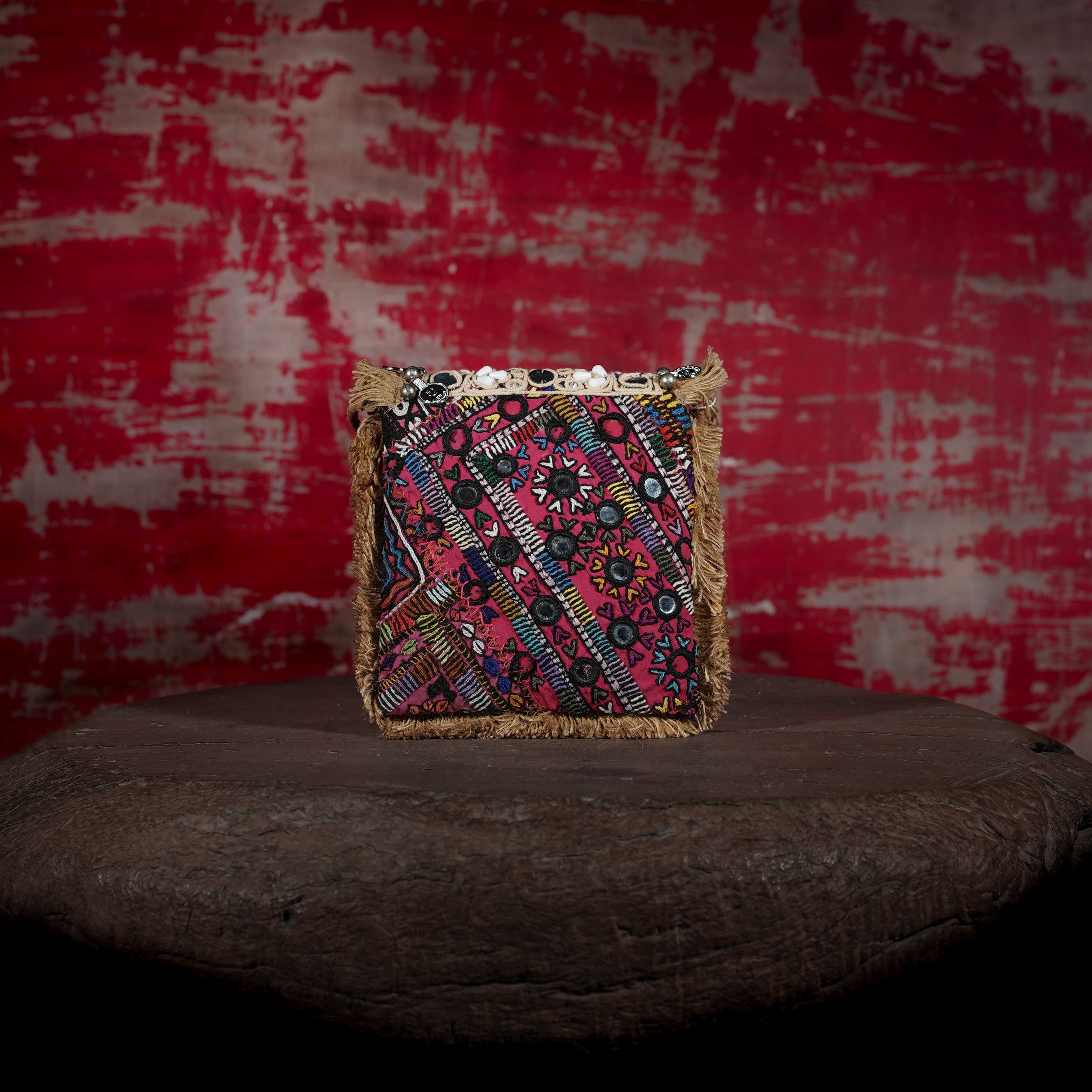 Beige Hichki Minion Clutch 024