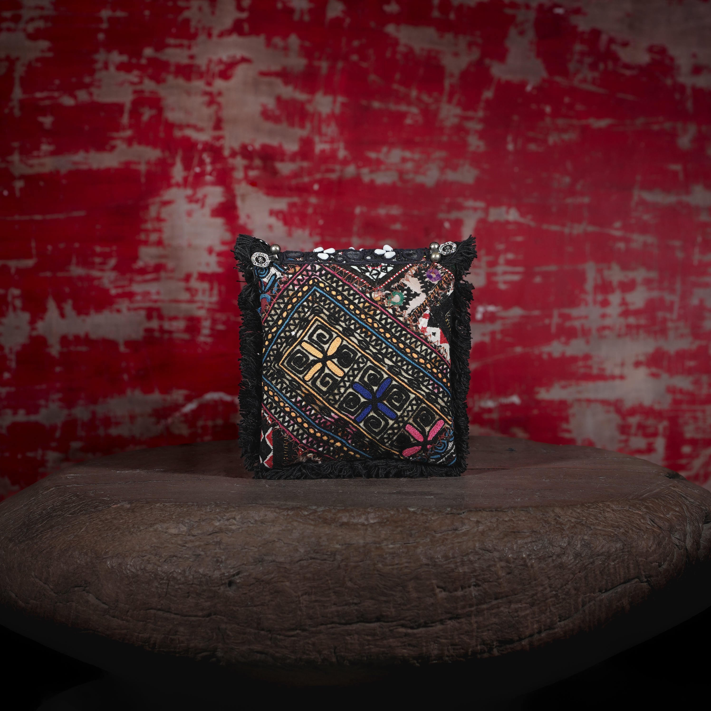 Black Hichki Minion Clutch 016