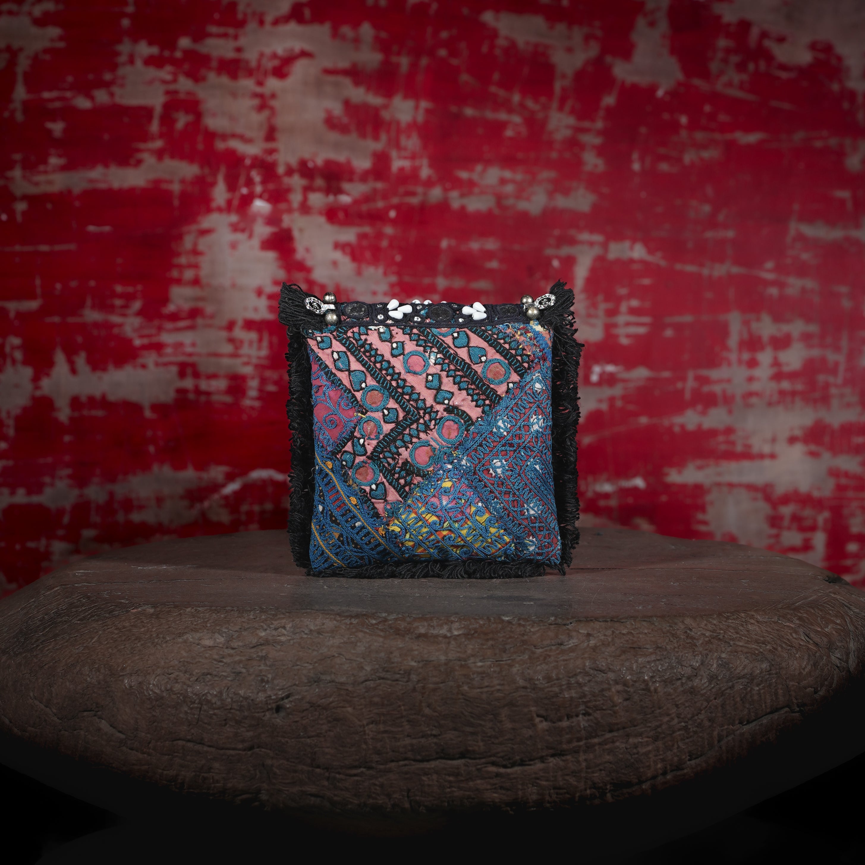 Black Hichki Minion Clutch 017