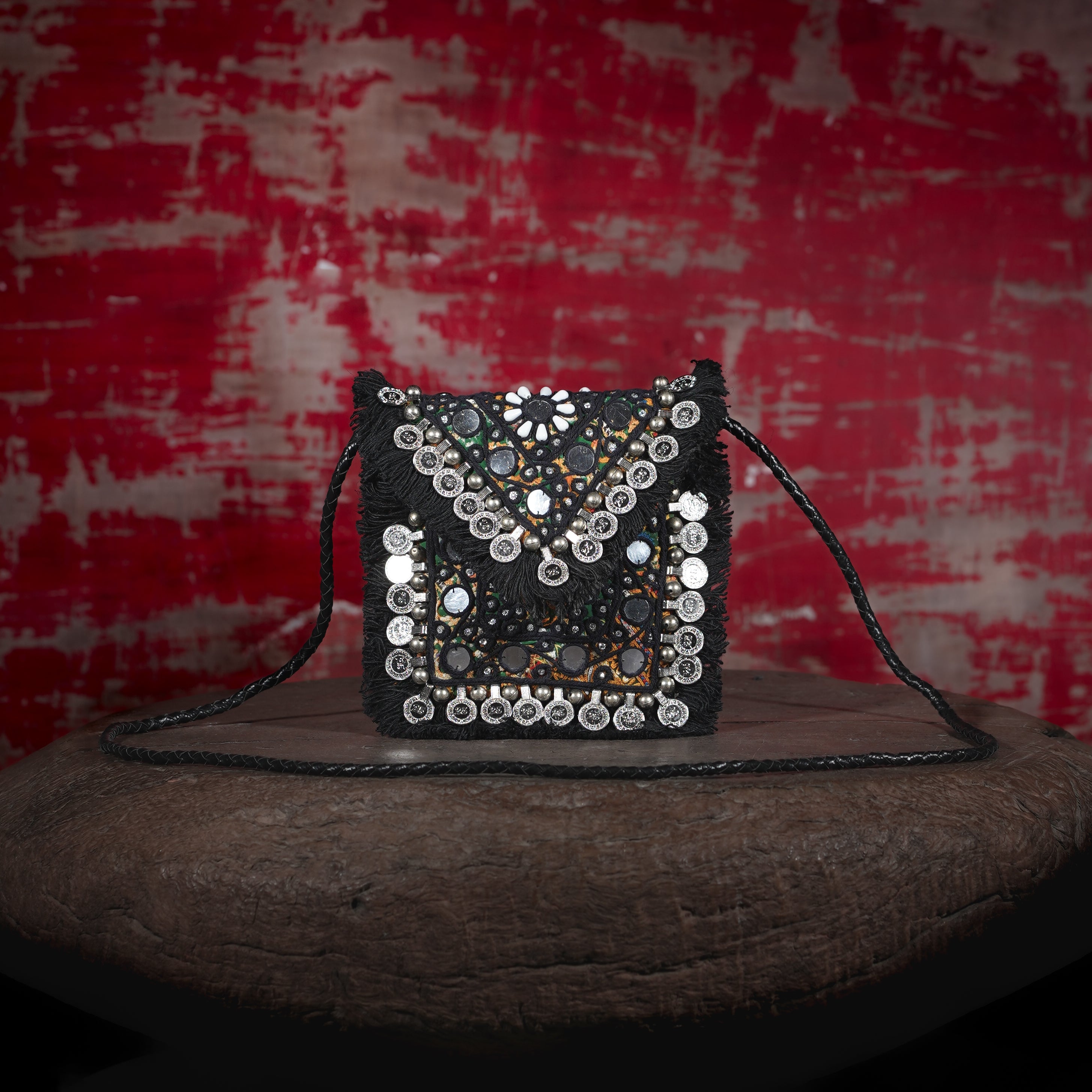 Black Hichki Minion Clutch 018