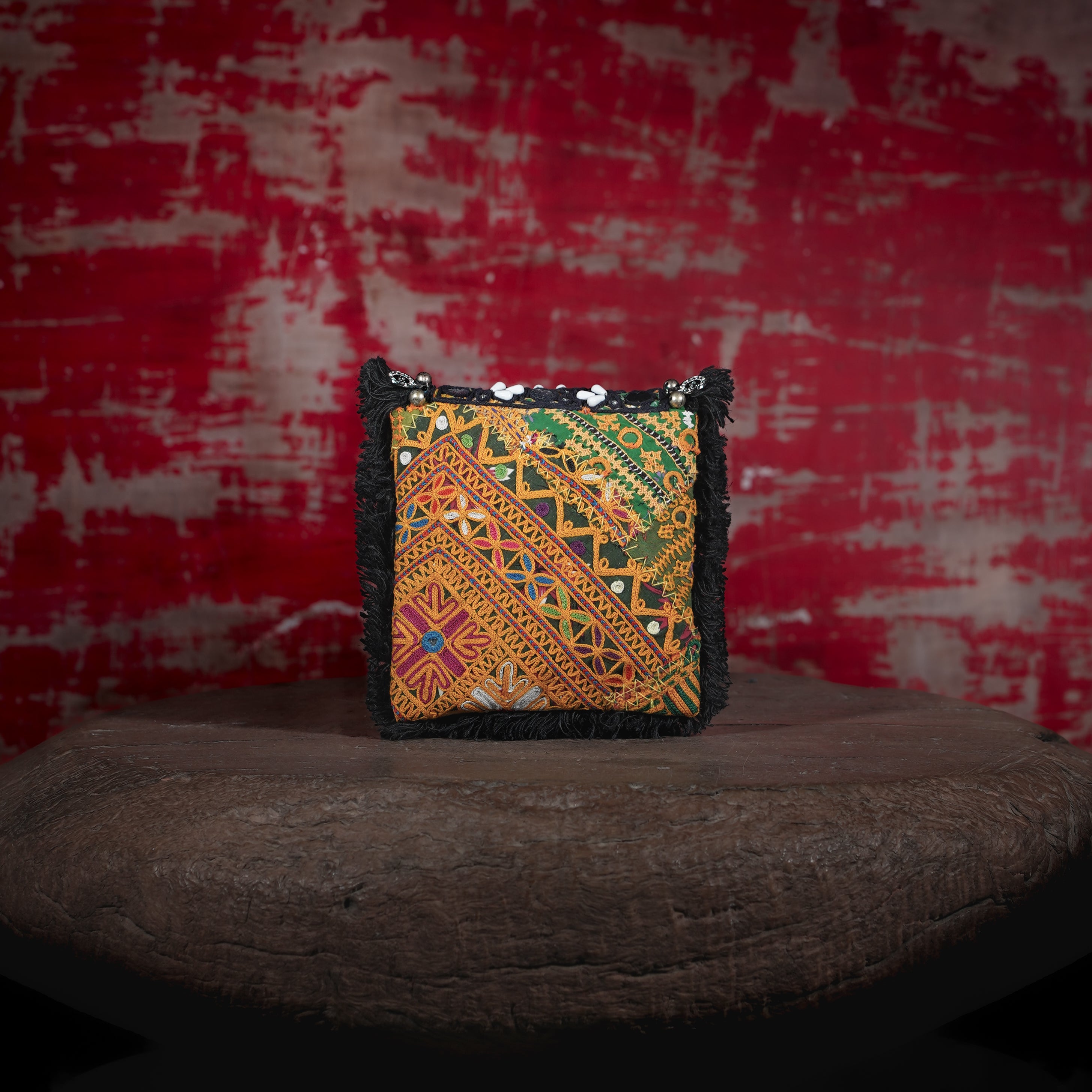 Black Hichki Minion Clutch 018