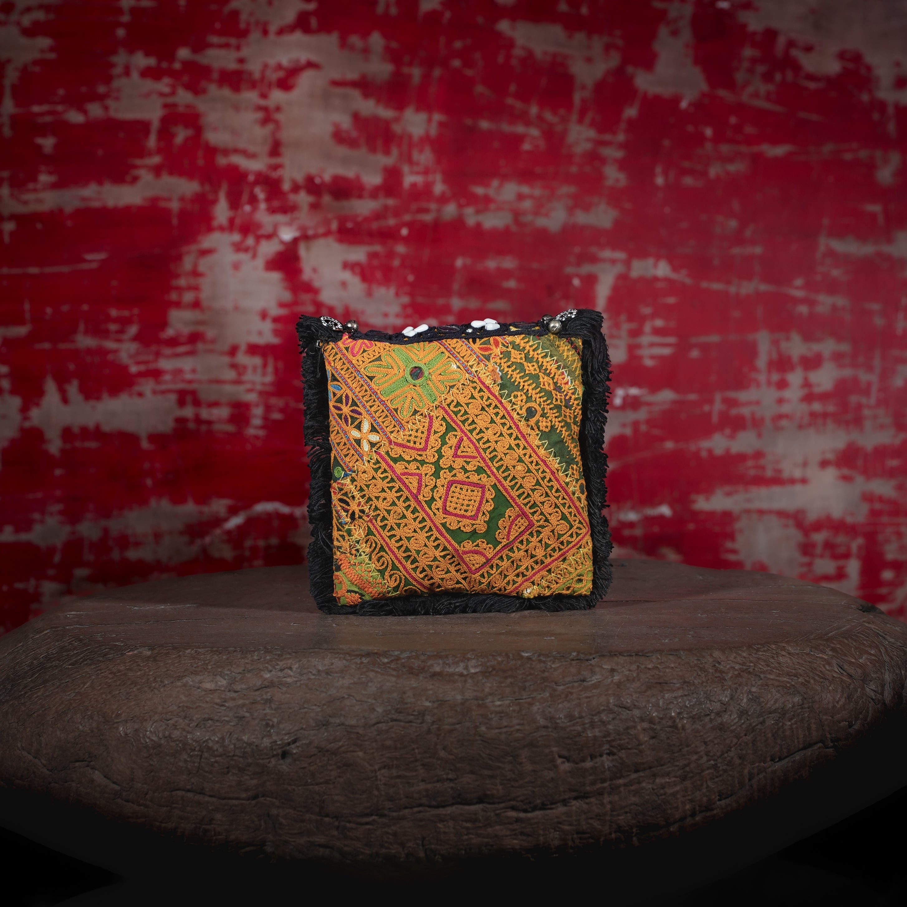 Black Hichki Minion Clutch 019