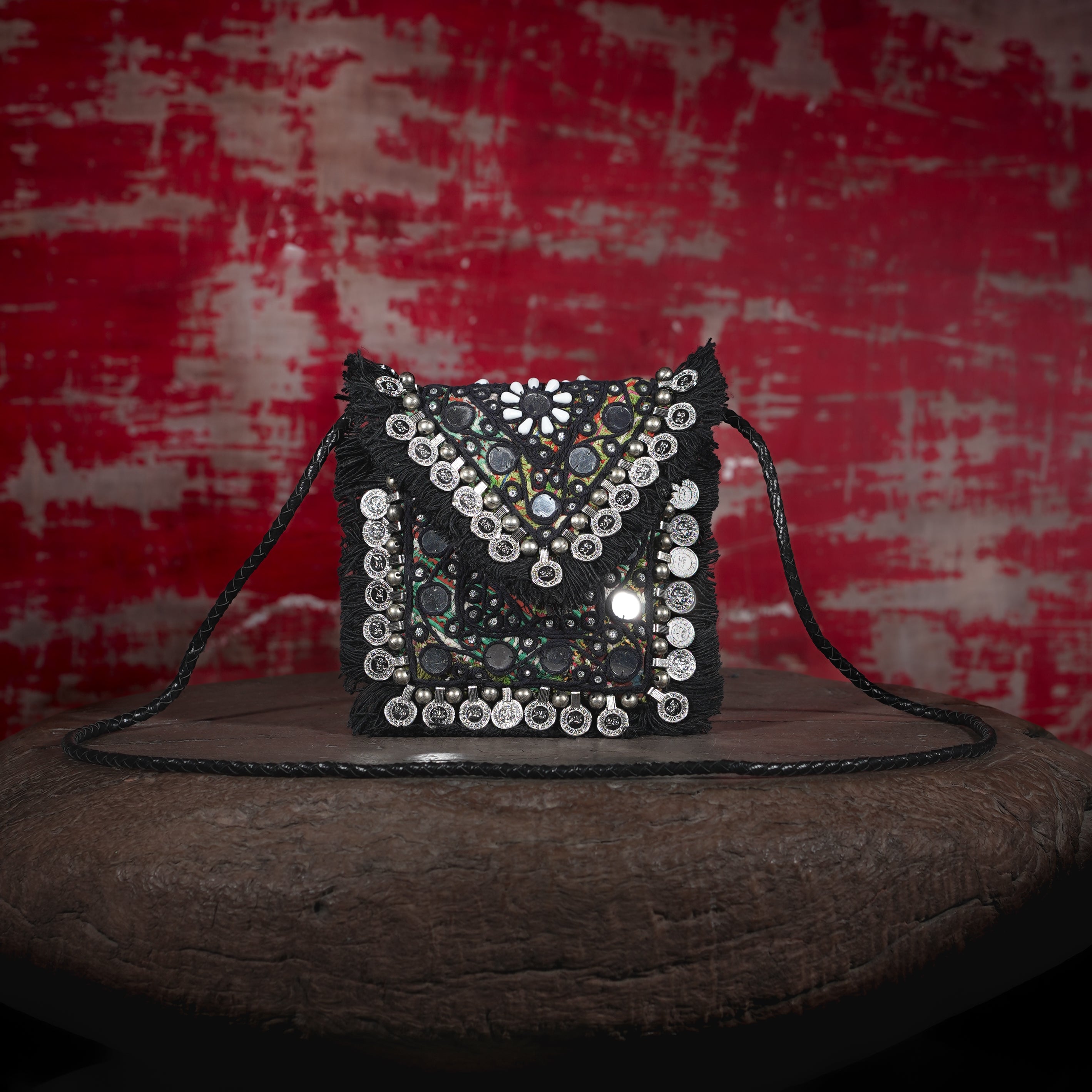 Black Hichki Minion Clutch 020