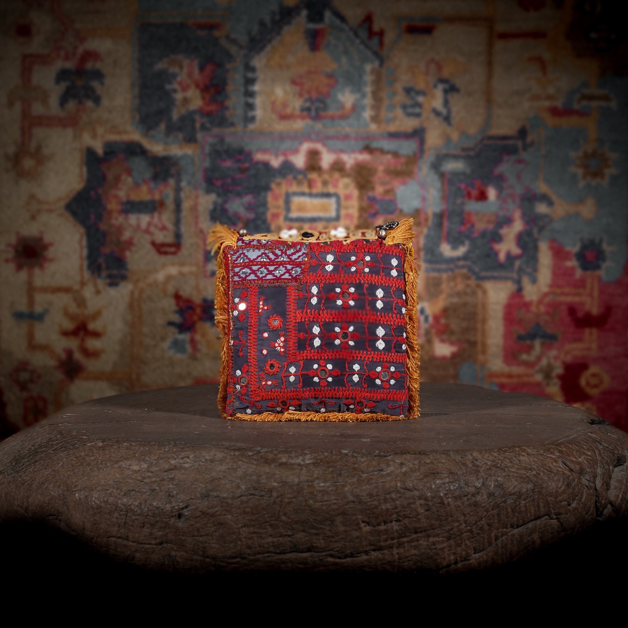 Coral Hichki Minion Clutch 002