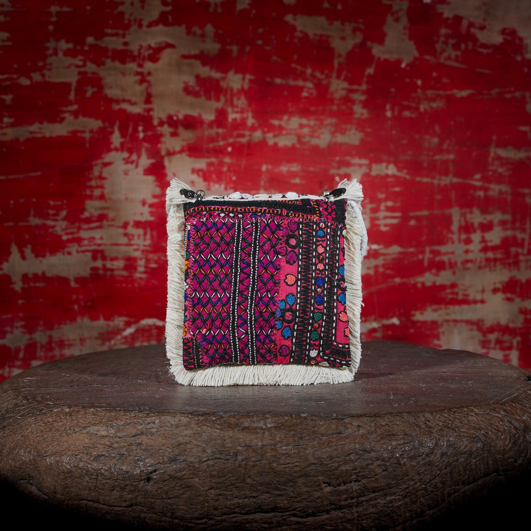 Off White Hichki Minion Clutch 009