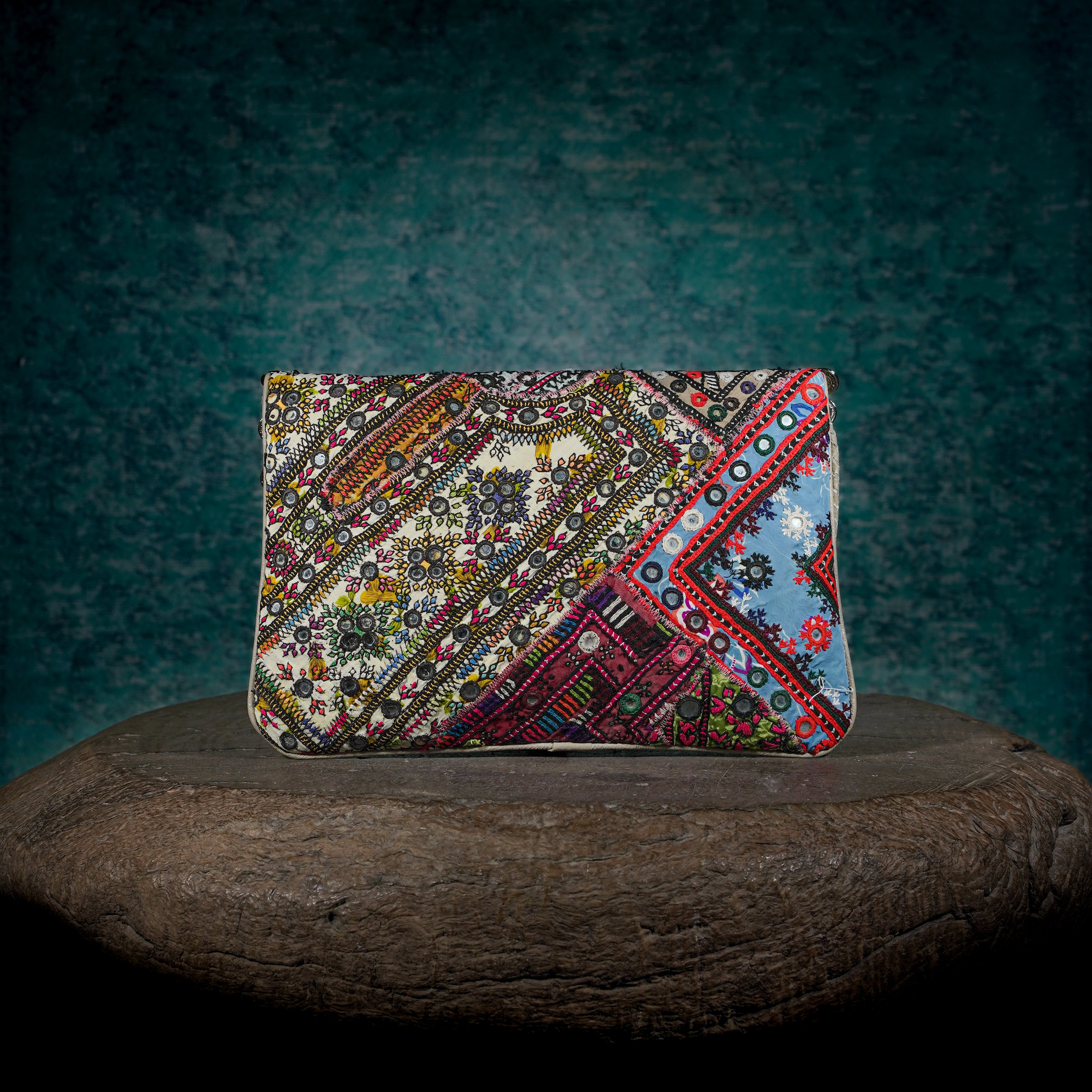 Beige Kalbelia Clutch 011