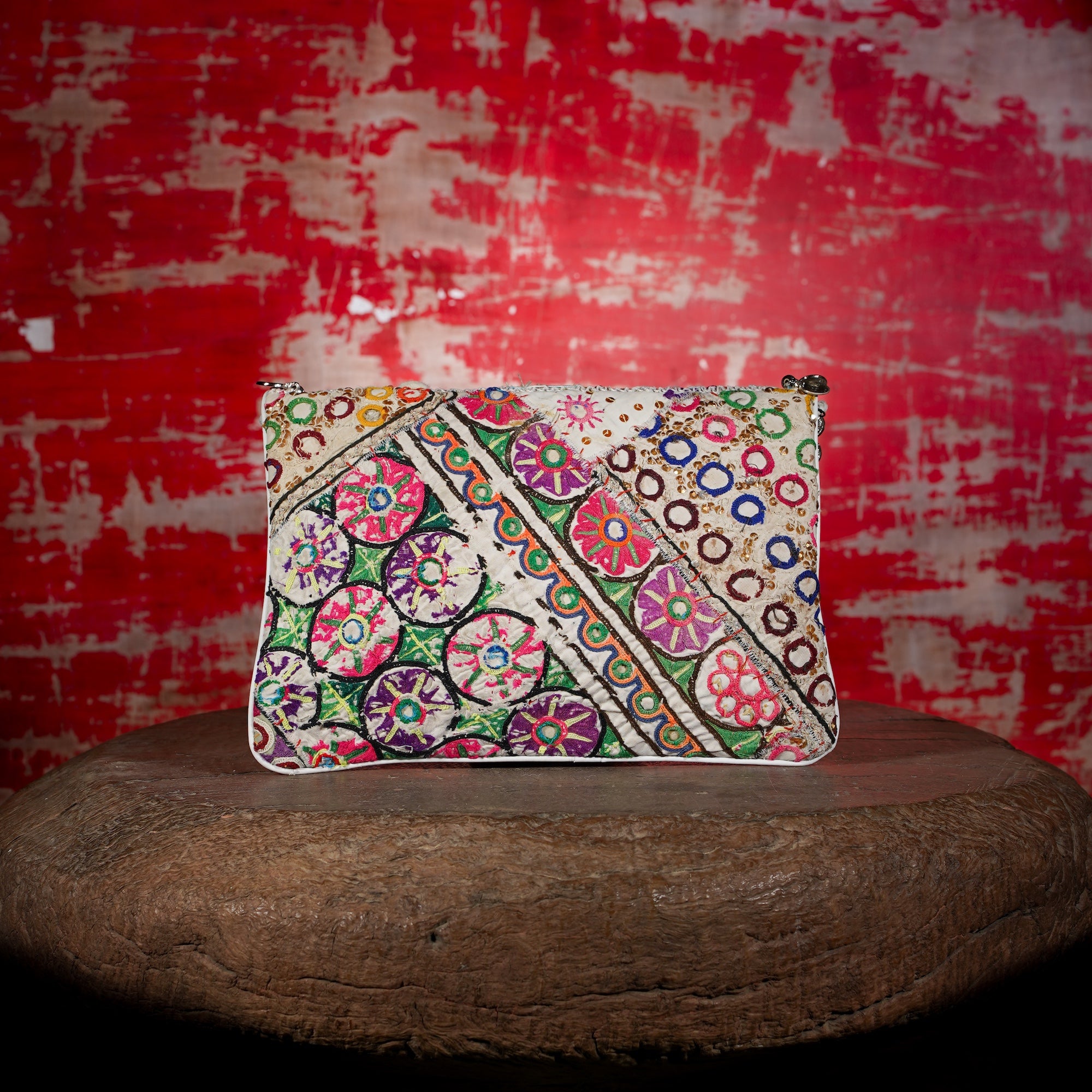 Cream Kalbelia Clutch 015
