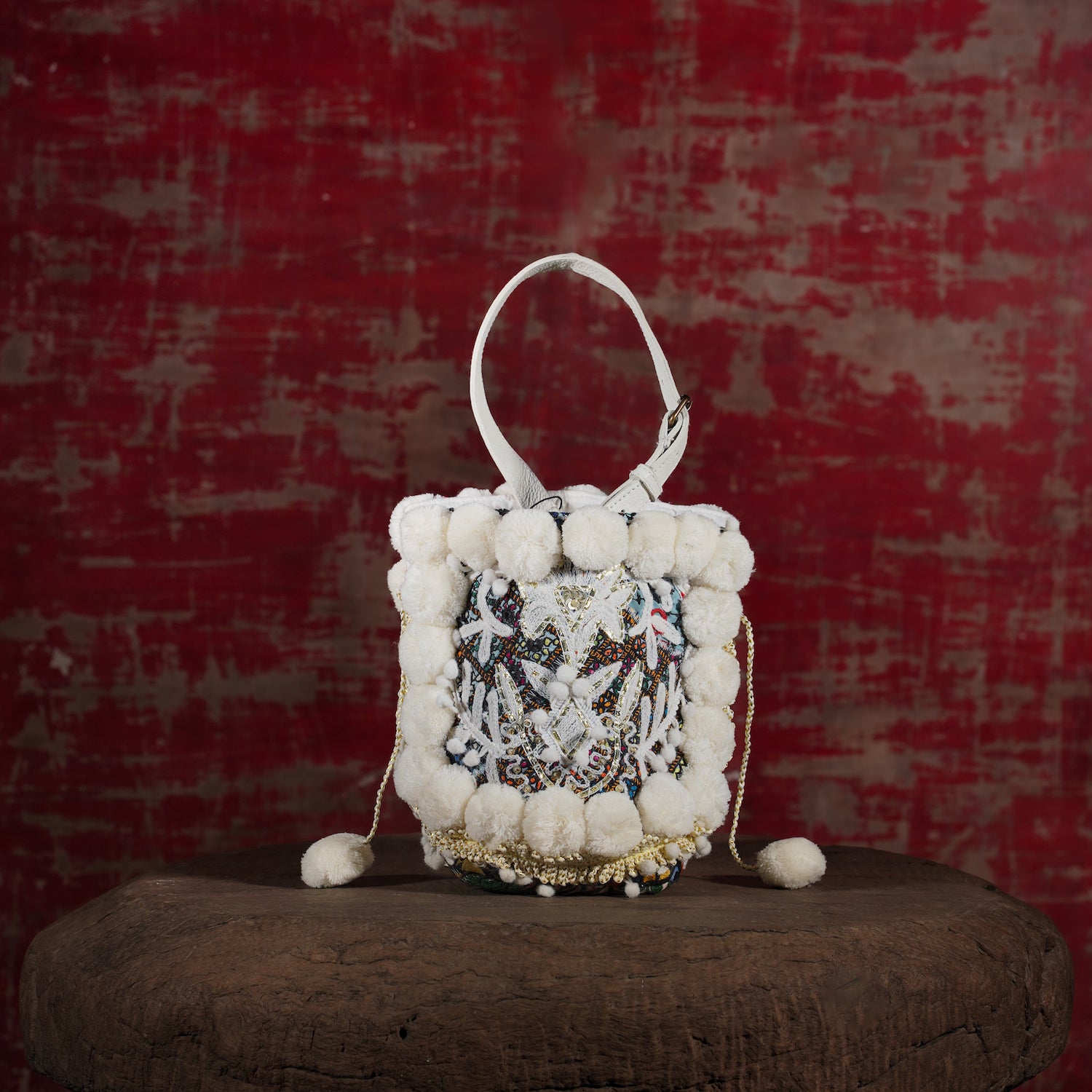 White Lado Bucket Bag 001