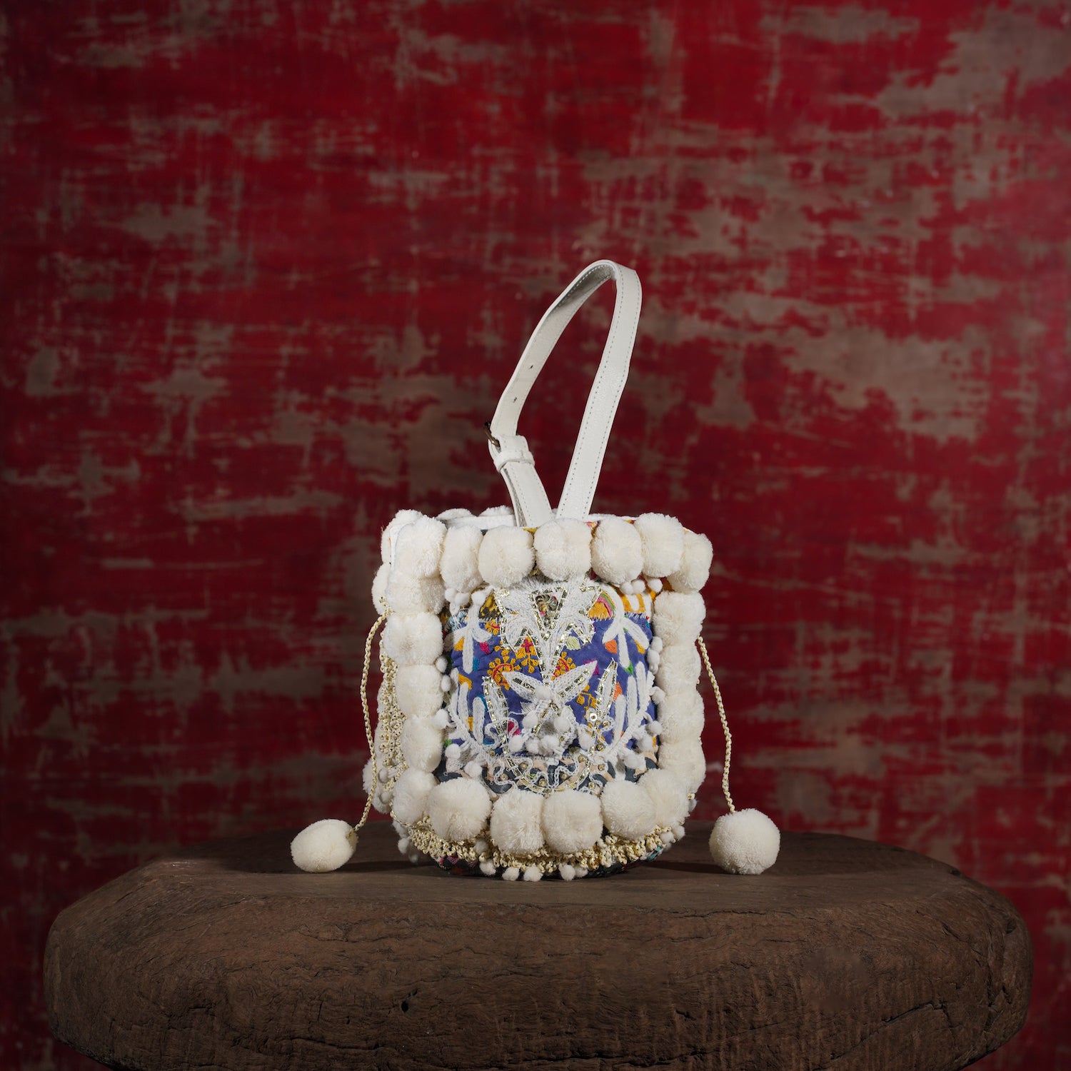 White Lado Bucket Bag 002