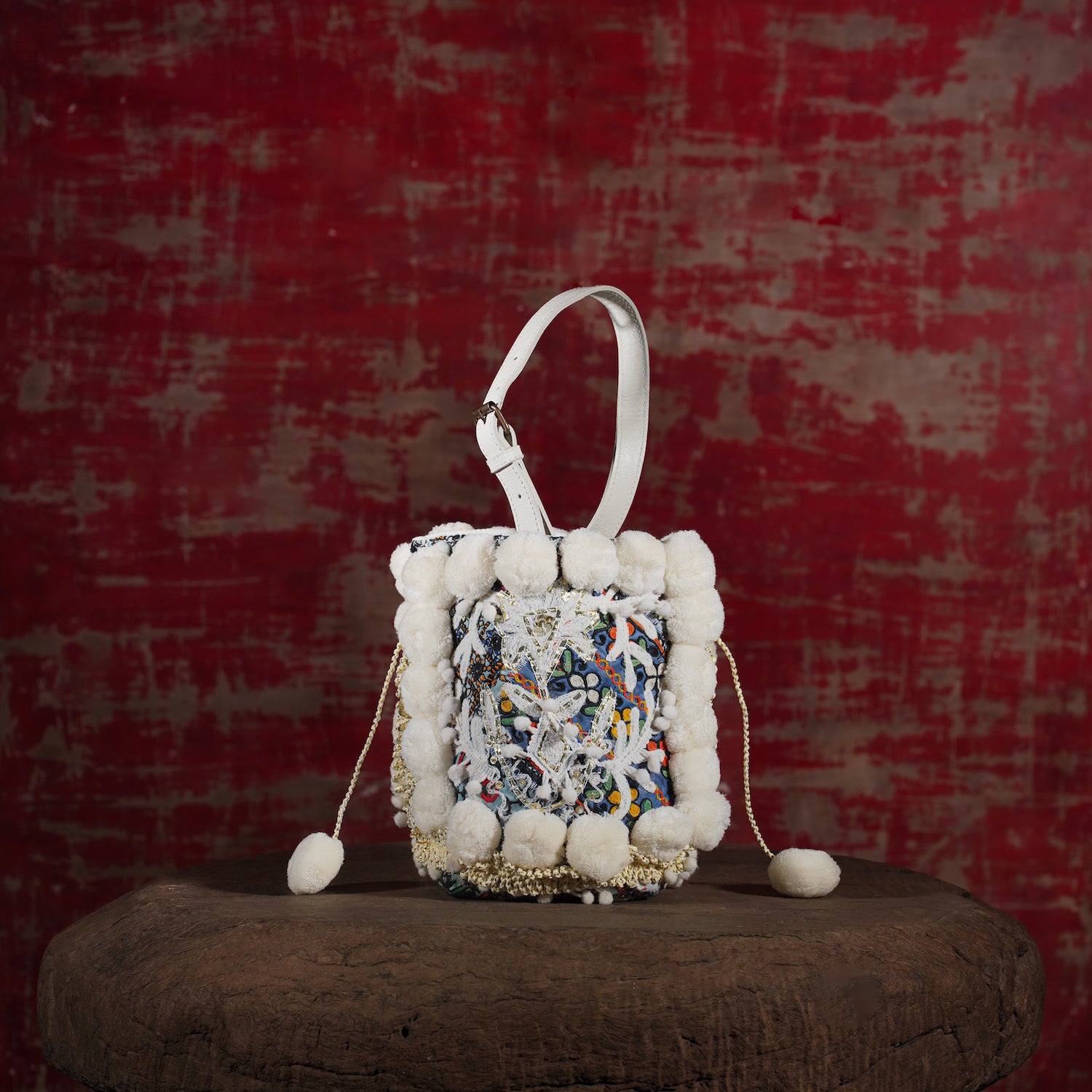 White Lado Bucket Bag 002