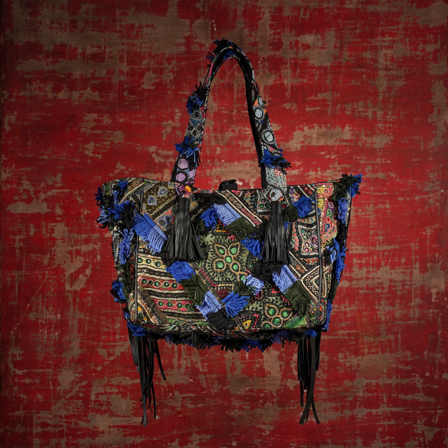 Black Papaya Fringe Tote 001