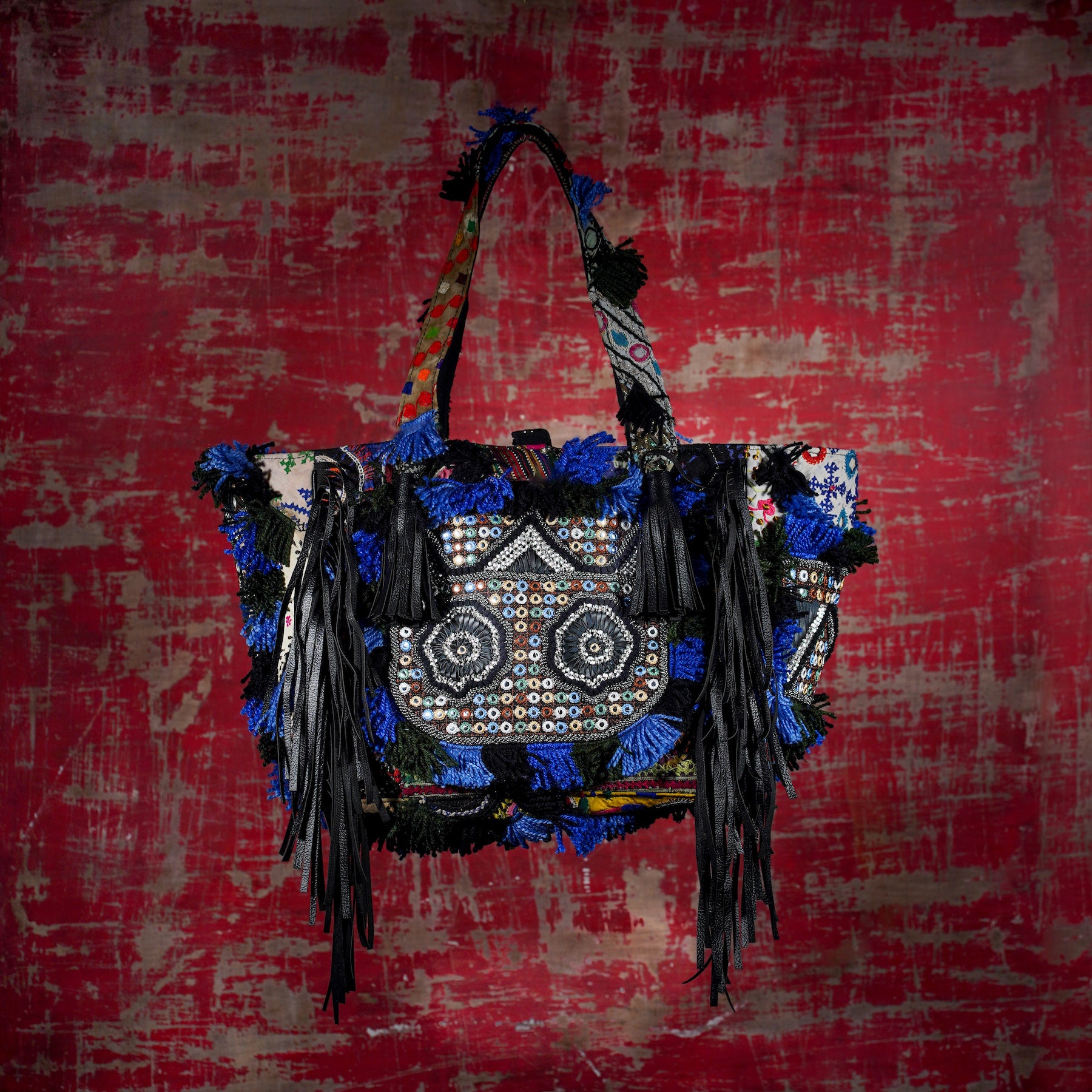 Black Papaya Fringe Tote 004