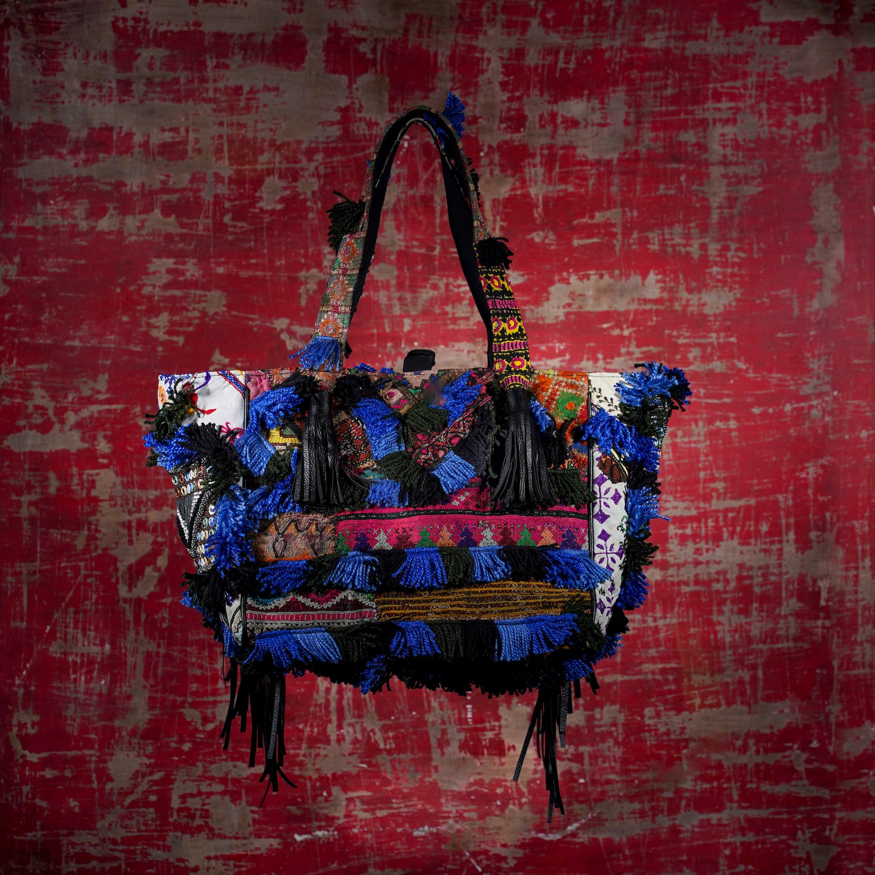 Black Papaya Fringe Tote 004