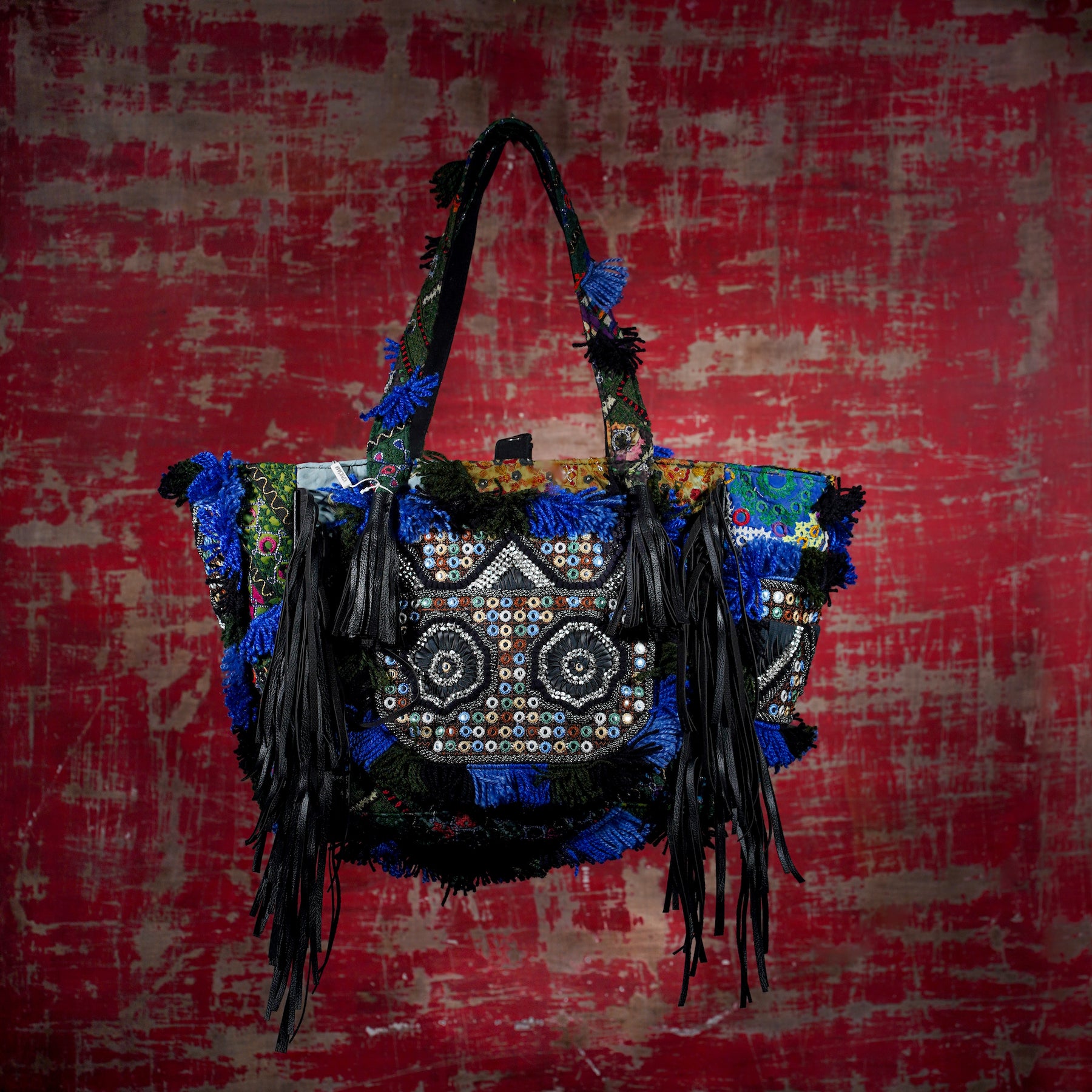 Black Papaya Fringe Tote 005