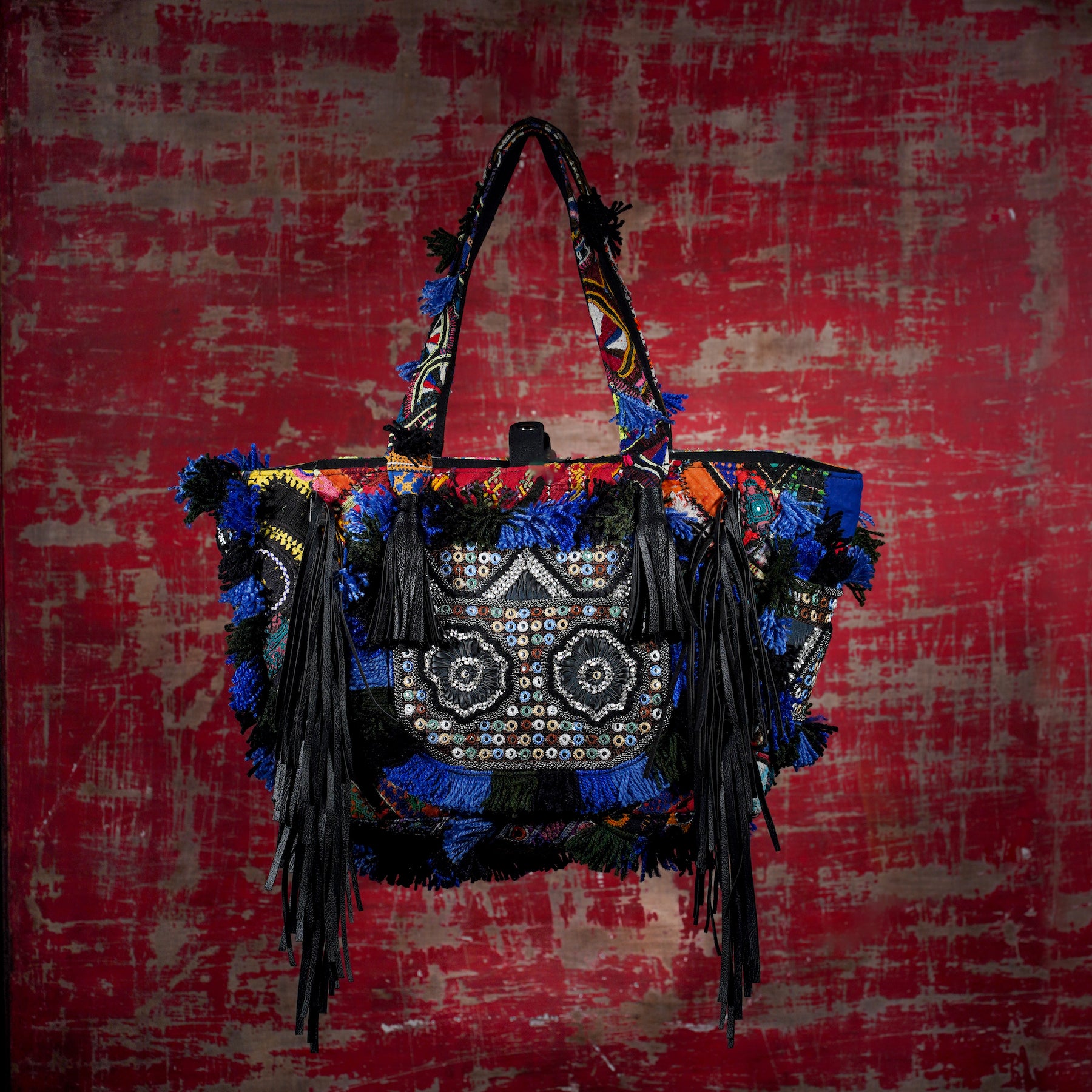 Black Papaya Fringe Tote 006