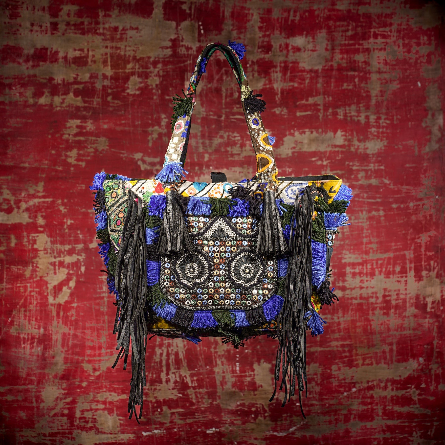 Black Papaya Fringe Tote 010