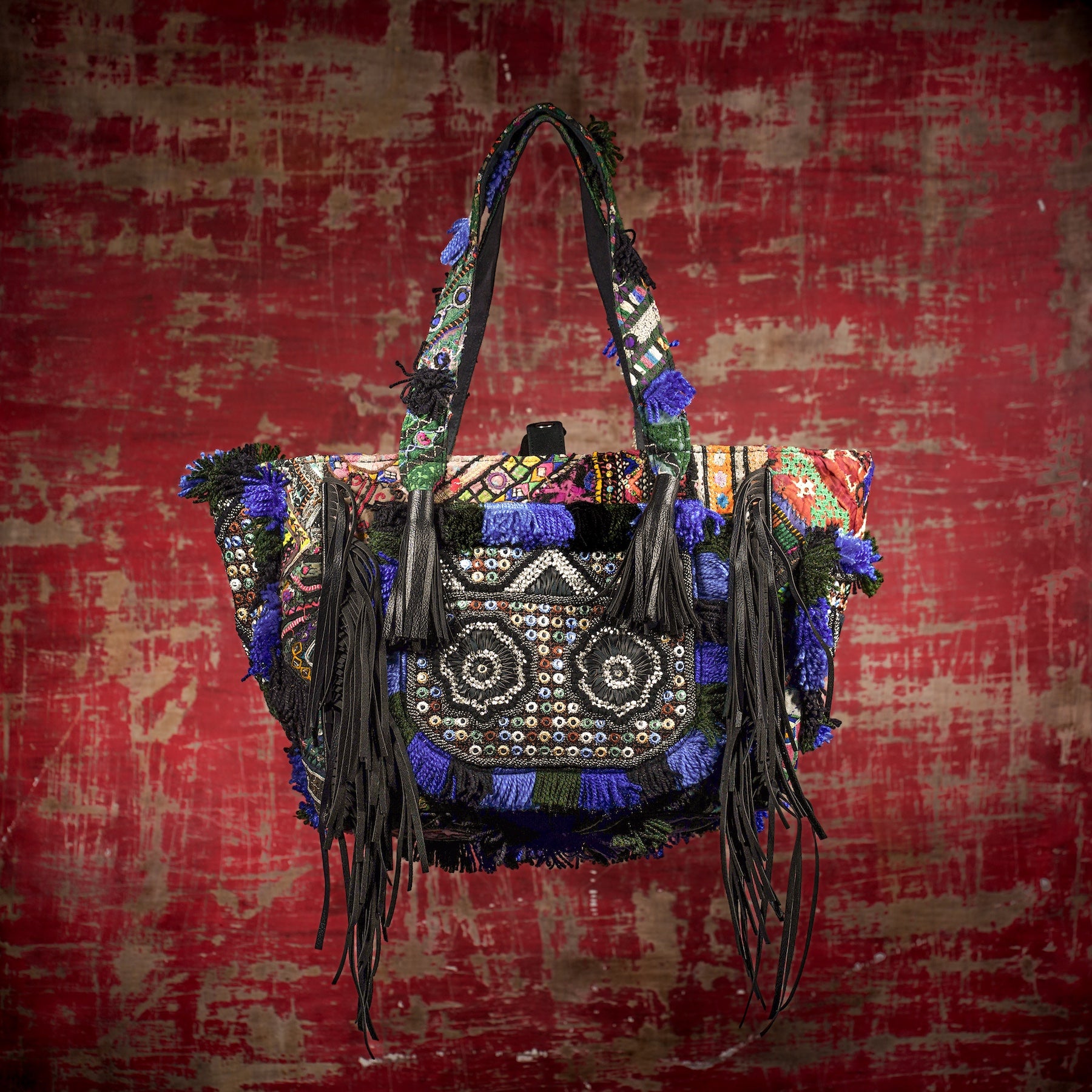 Black Papaya Fringe Tote 012